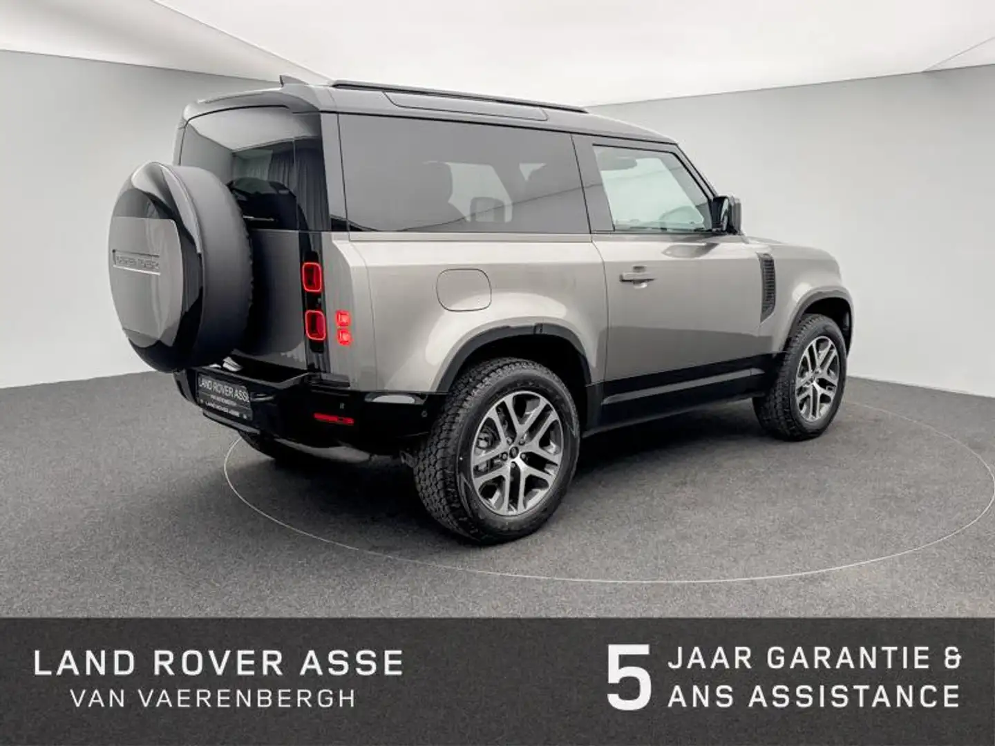 Land Rover Defender 90 D250 X-Dynamic SE Zilver - 2