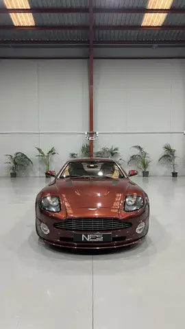 Aston Martin Vanquish S V12