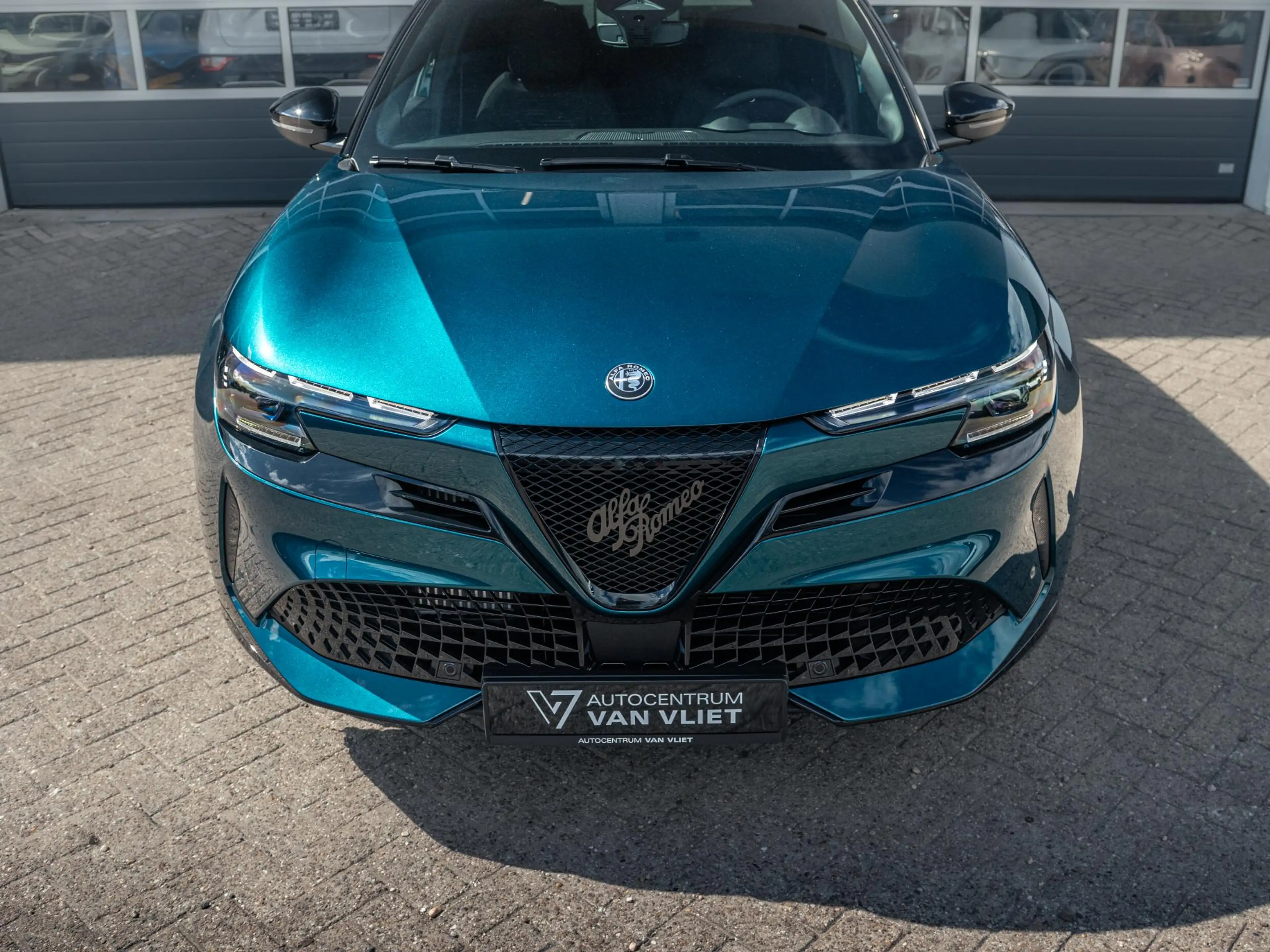 Alfa Romeo Junior 1.2 Turbo Hybrid Ibrida Sprint | Techno Pack | Win — photo 3