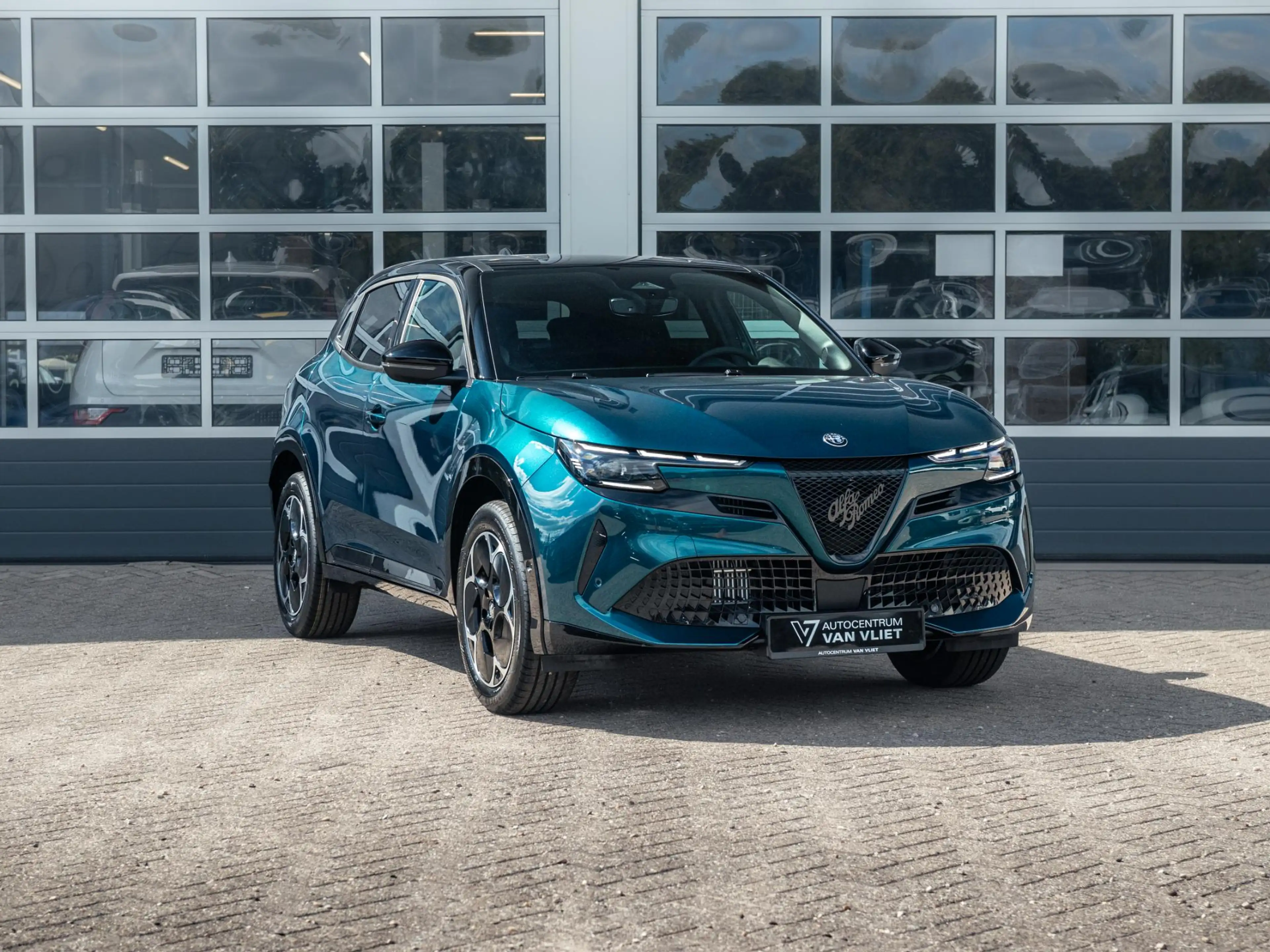Alfa Romeo Junior 1.2 Turbo Hybrid Ibrida Sprint | Techno Pack | Win — photo 4