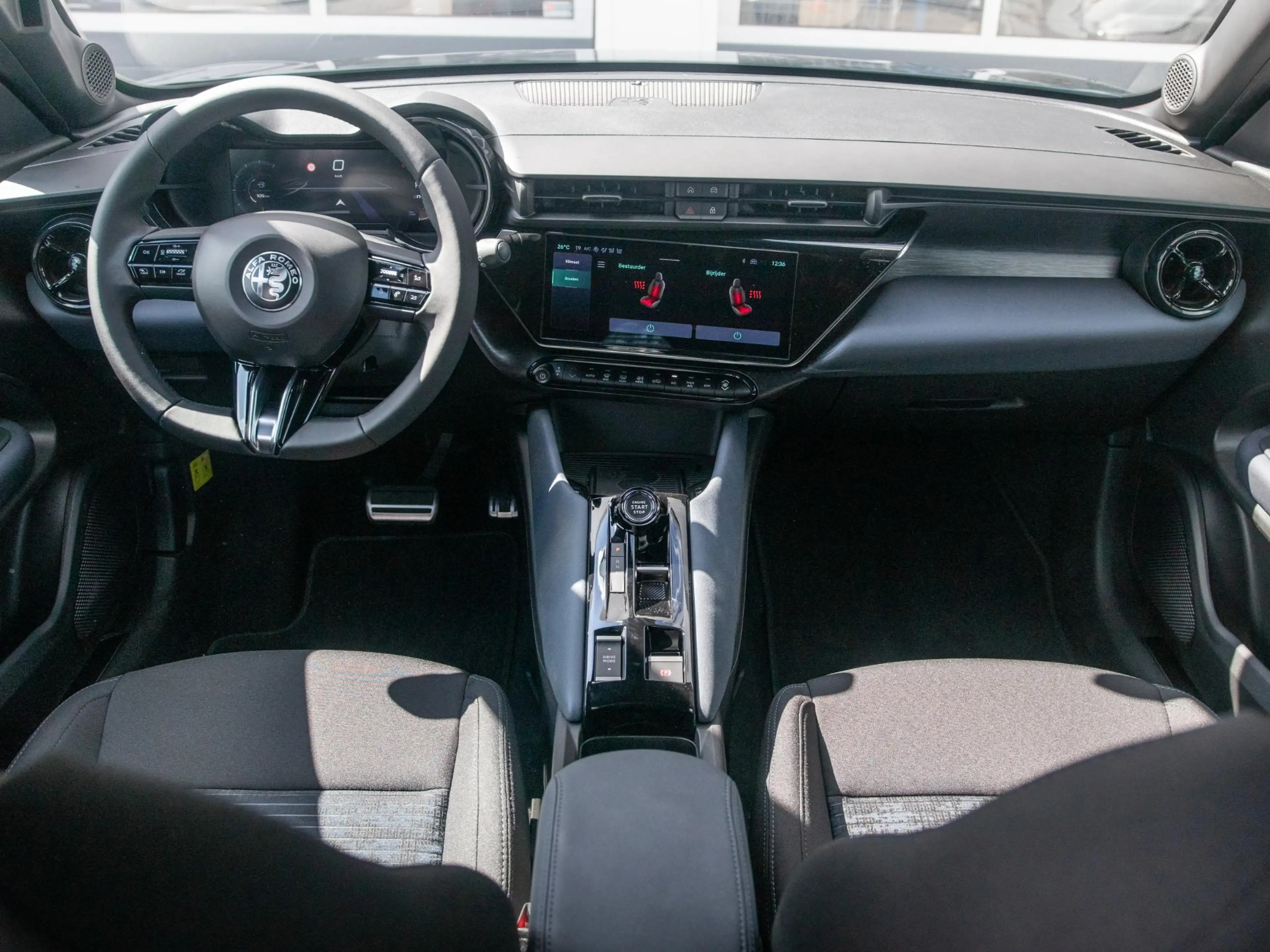 Alfa Romeo Junior 1.2 Turbo Hybrid Ibrida Sprint | Techno Pack | Win — photo 11