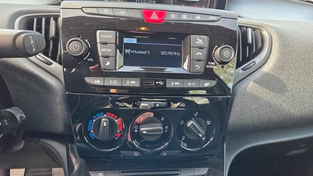 Lancia Ypsilon 2021 — фото 15