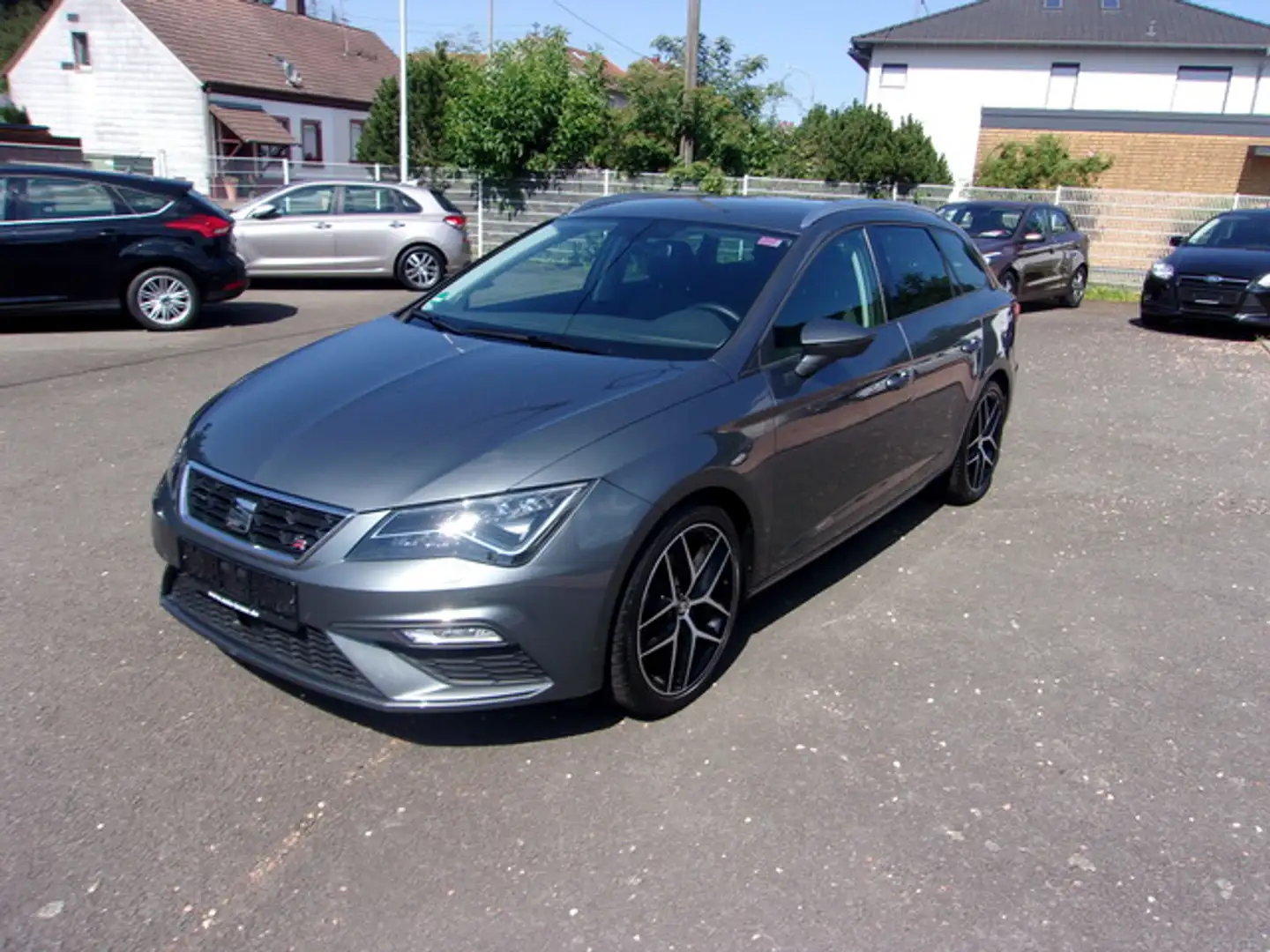SEAT Leon ST FR Klimaaut. Navi SHZ PDC Grau - 1
