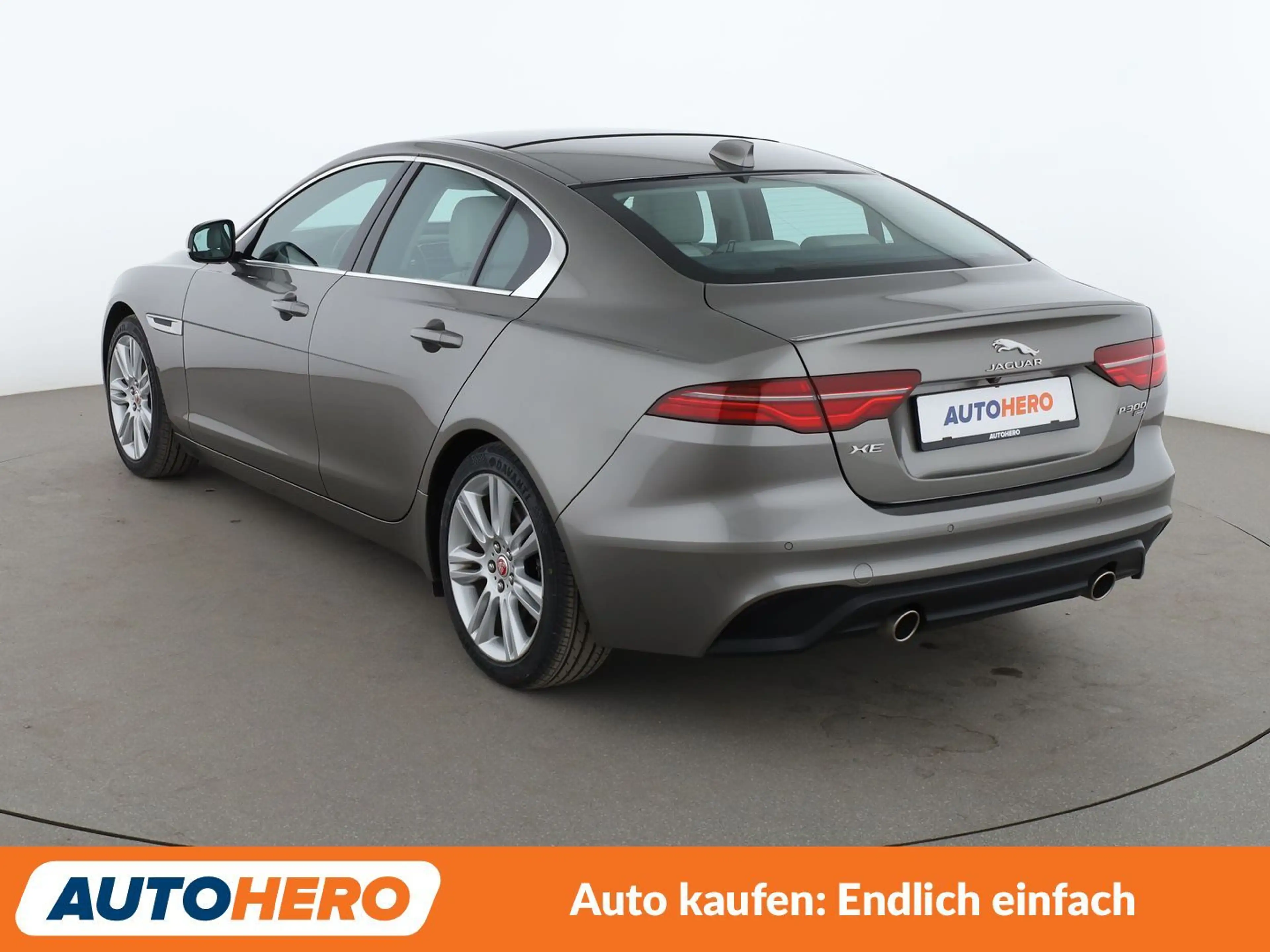 Jaguar XE 30t HSE AWD Aut.*NAVI*ACC*CAM*PDC*SHZ*PANO* — photo 4
