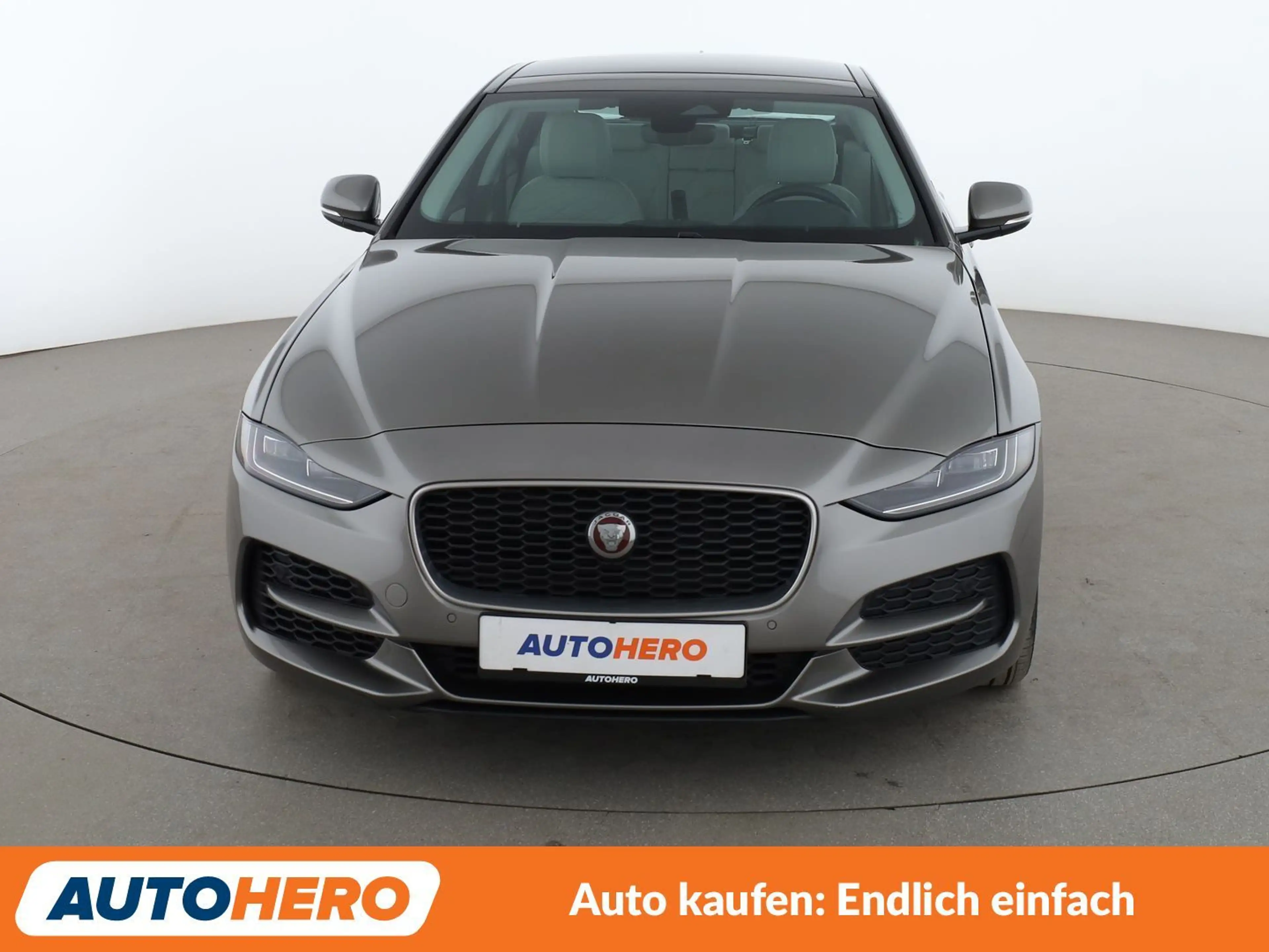 Jaguar XE 30t HSE AWD Aut.*NAVI*ACC*CAM*PDC*SHZ*PANO* — photo 9
