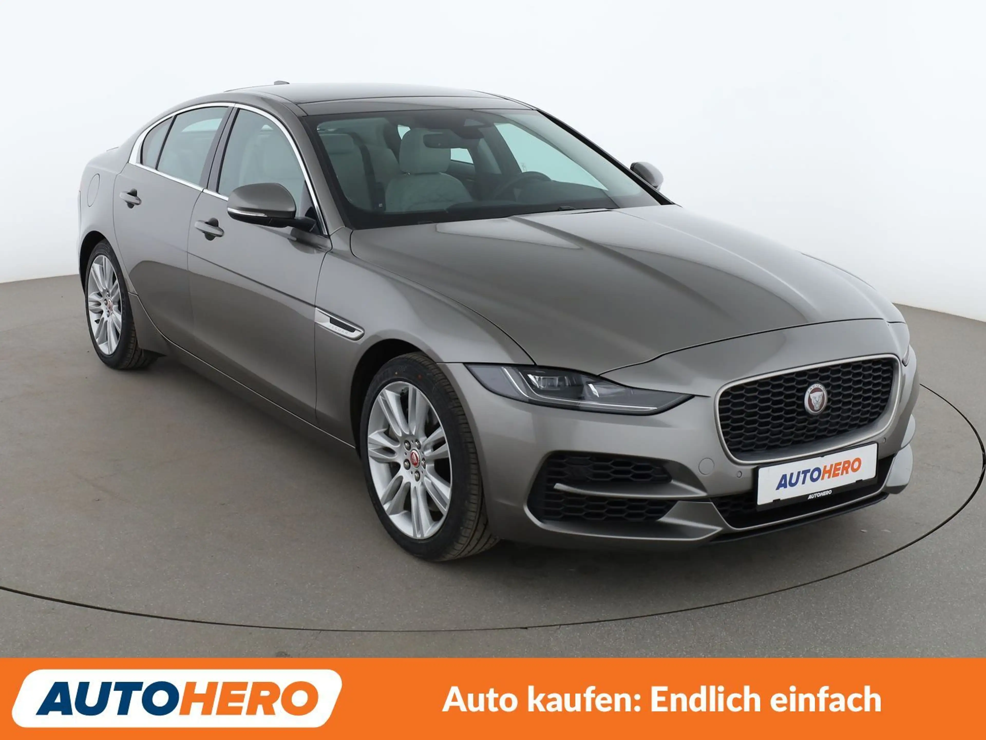 Jaguar XE 30t HSE AWD Aut.*NAVI*ACC*CAM*PDC*SHZ*PANO* — photo 8