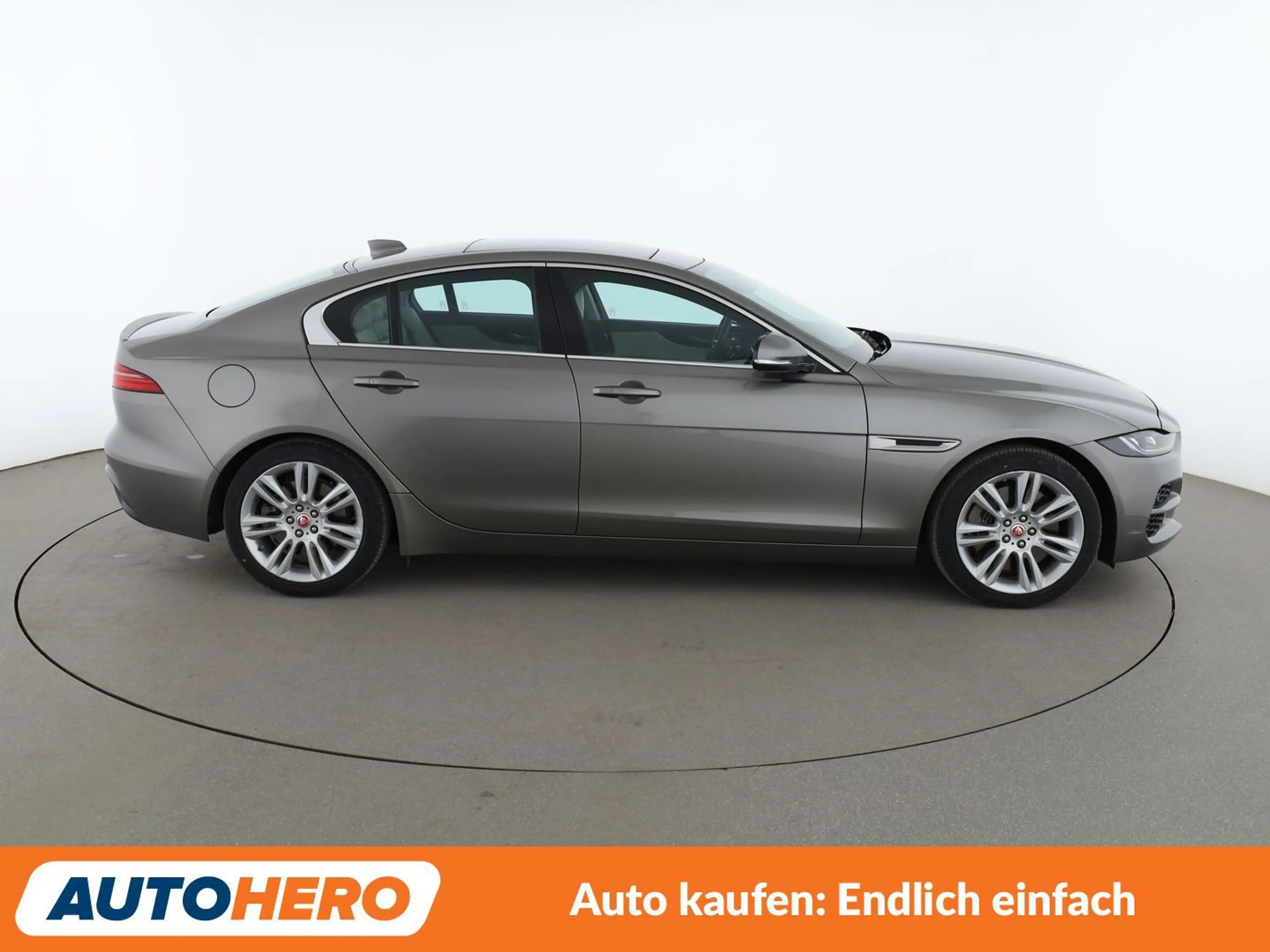 Jaguar XE 30t HSE AWD Aut.*NAVI*ACC*CAM*PDC*SHZ*PANO* — photo 7