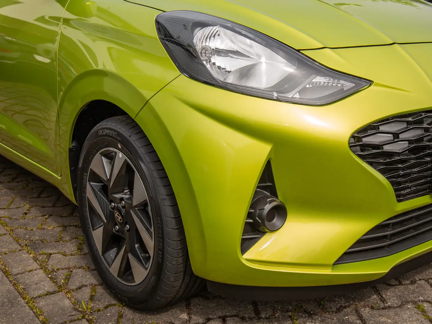 Hyundai i10 AUTOMATIK+SHZ+LENKRADHZG+KLIMAAUTO+NAVI+ Grün - 2