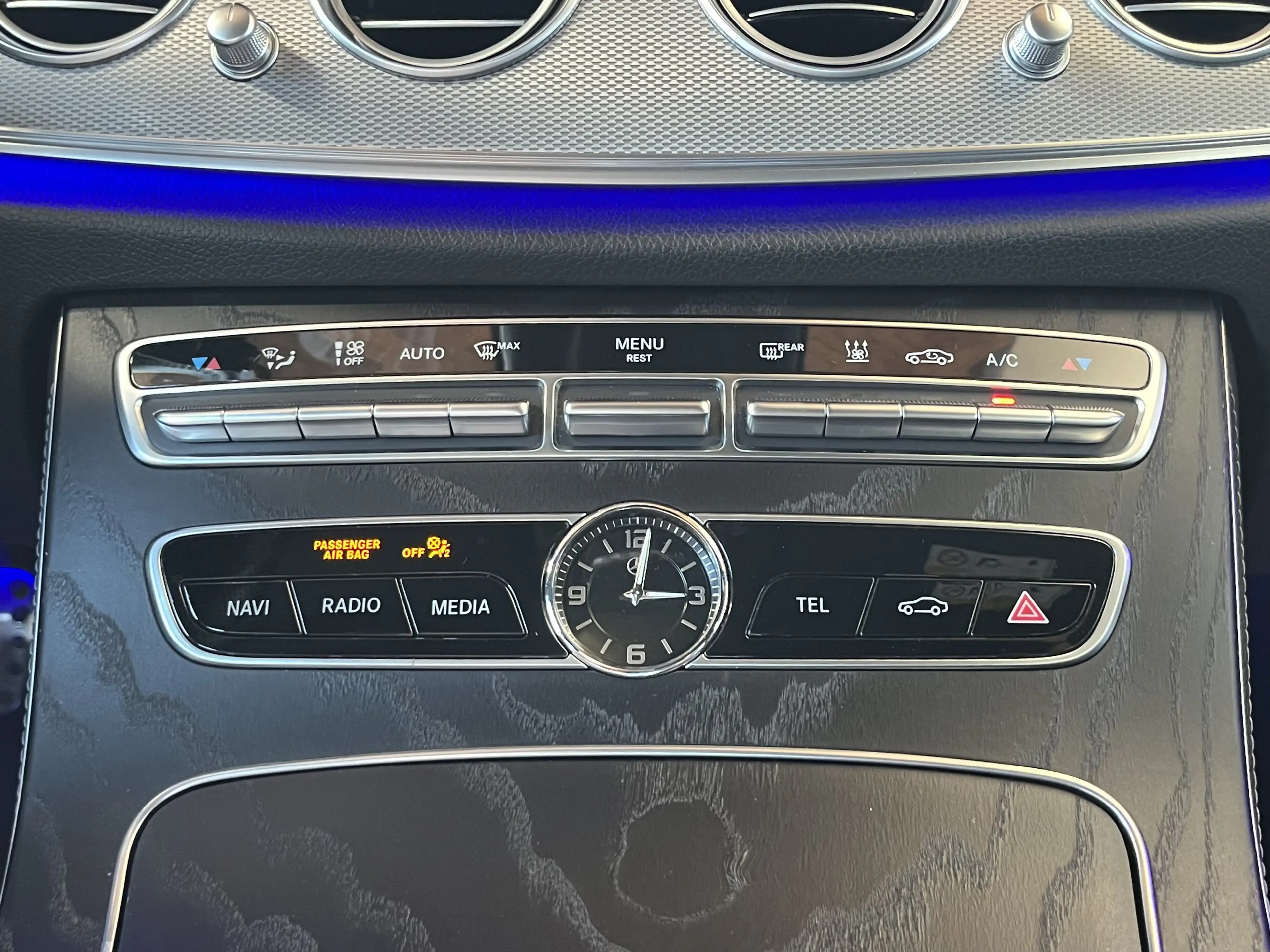 Mercedes-Benz E 400 E 400d 4Matic AMG Line / Night Paket / Panorama — photo 10