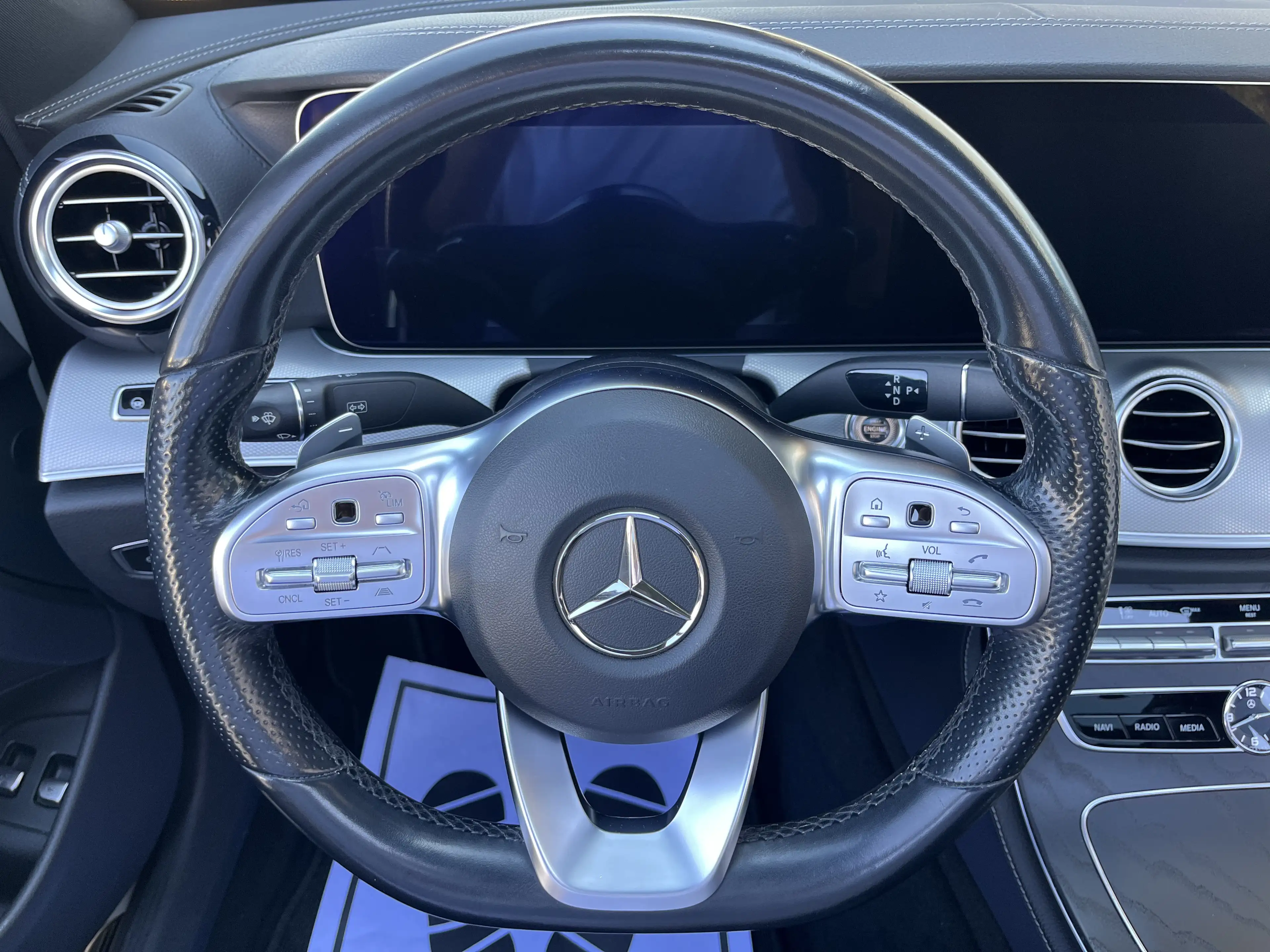 Mercedes-Benz E 400 E 400d 4Matic AMG Line / Night Paket / Panorama — photo 7