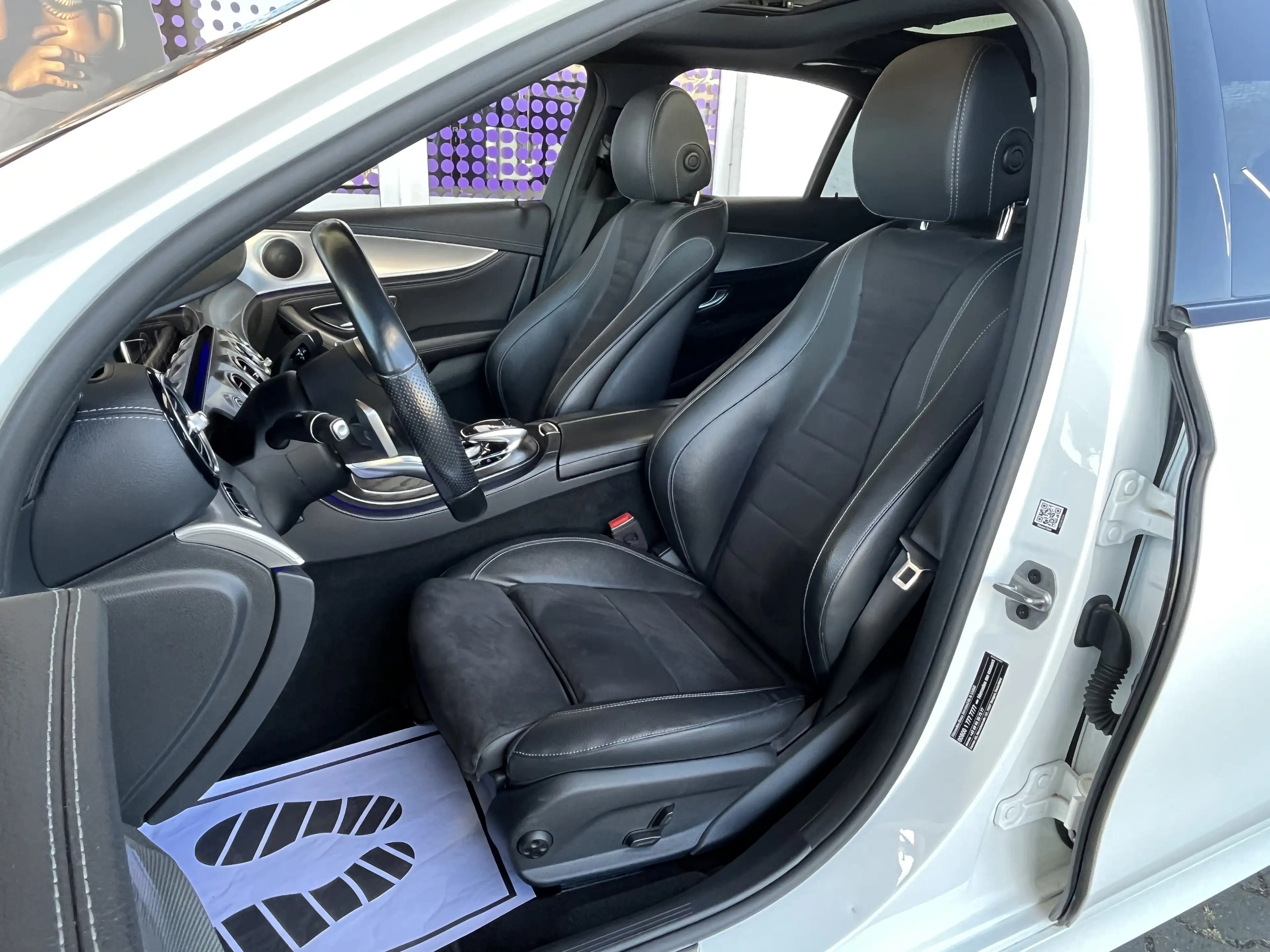 Mercedes-Benz E 400 E 400d 4Matic AMG Line / Night Paket / Panorama — photo 13