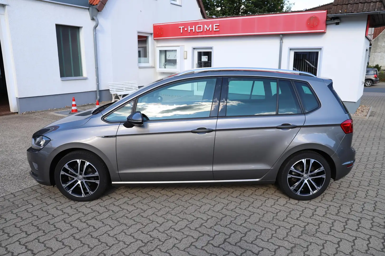 Volkswagen Golf Sportsvan Lounge 150PS TSI DSG - AHK/Navi/ACC/Xenon/SHZ/8... Gris - 2