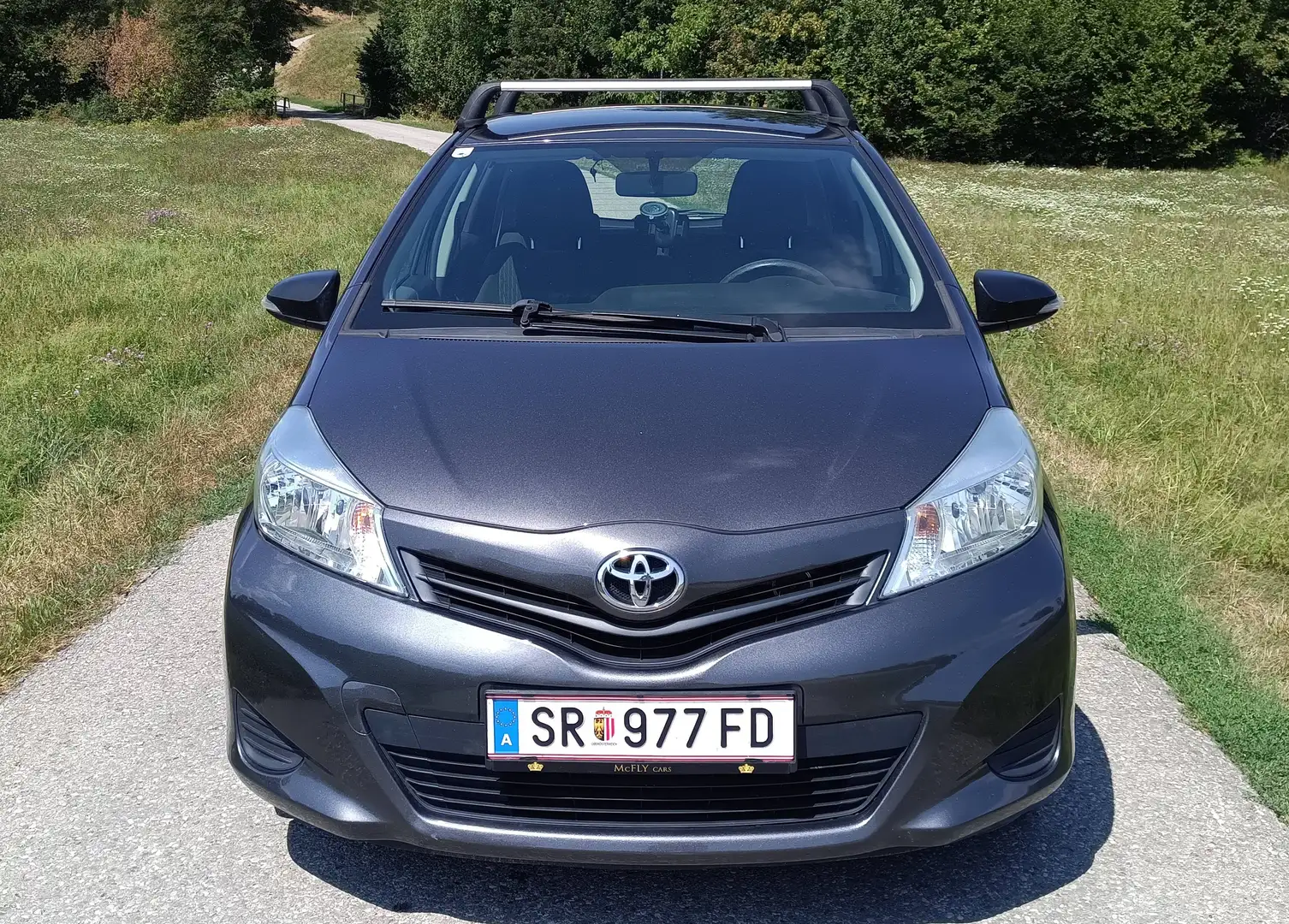 Toyota Yaris Yaris 1,0 VVT-i Grau - 1