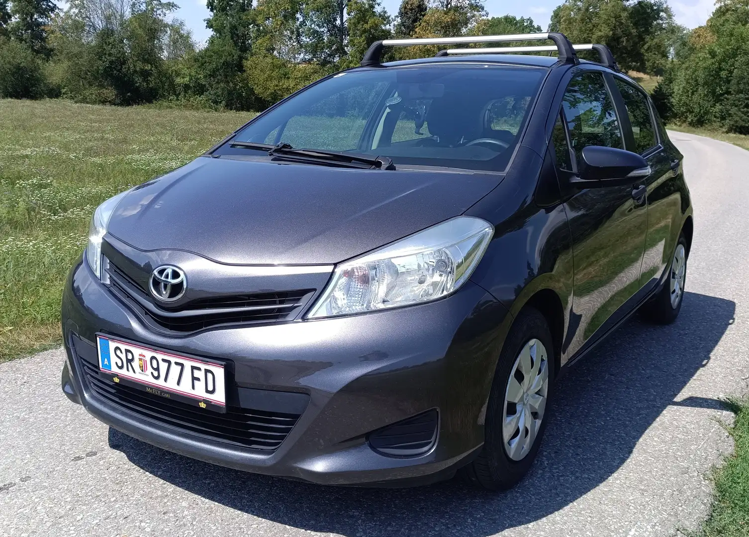 Toyota Yaris Yaris 1,0 VVT-i Grau - 2