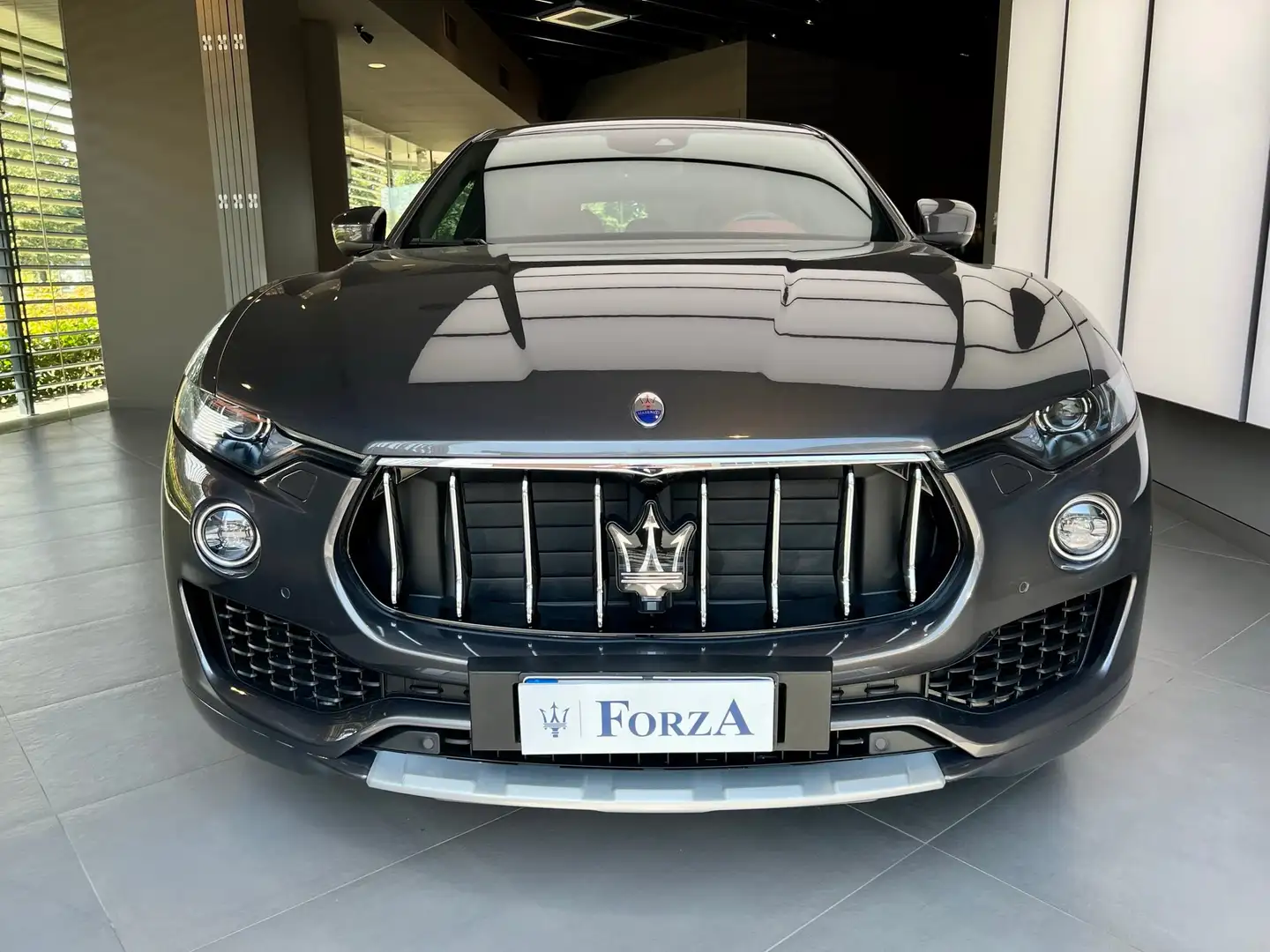Maserati Levante 3.0 V6 430cv , Sport Pack Chrome finish , Adas Grau - 2