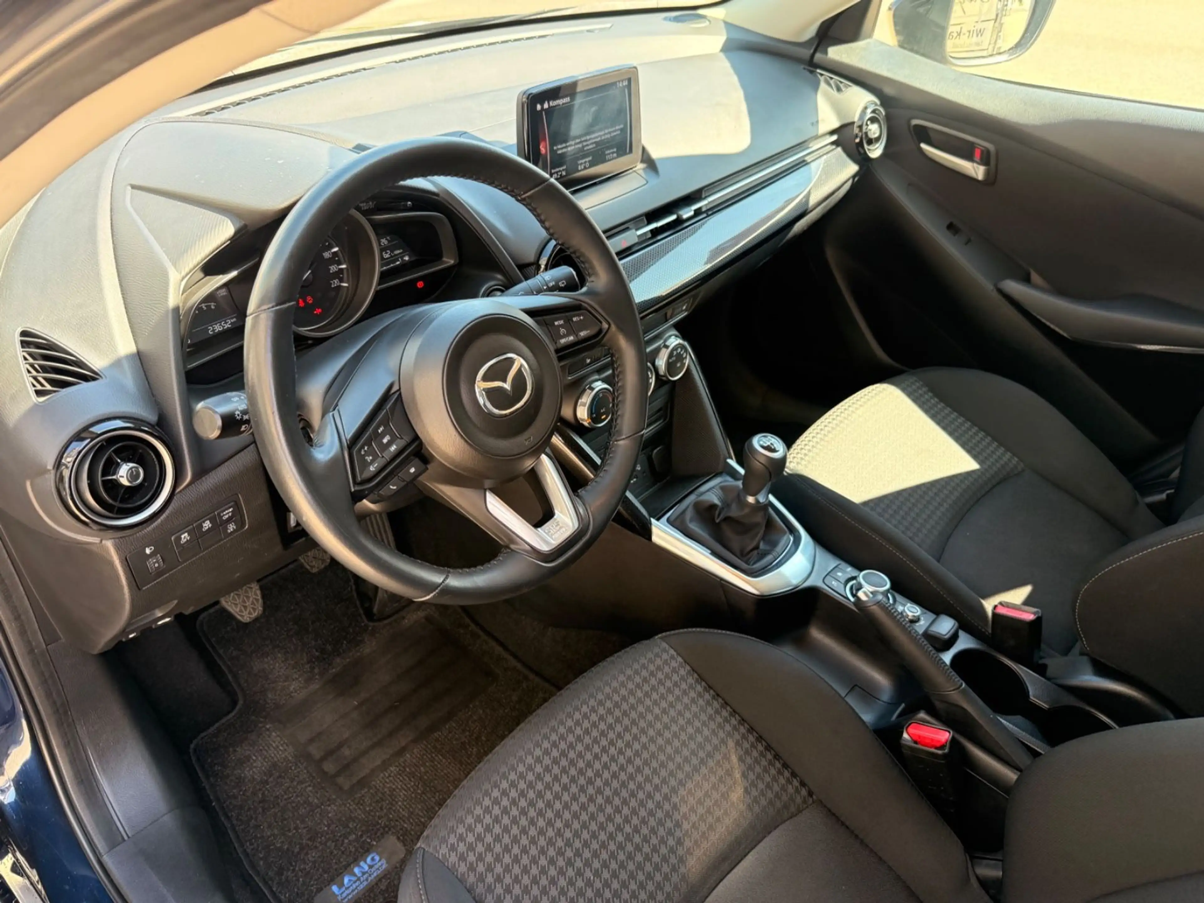 Mazda 2 Lim. Kizoku,23400km — photo 15