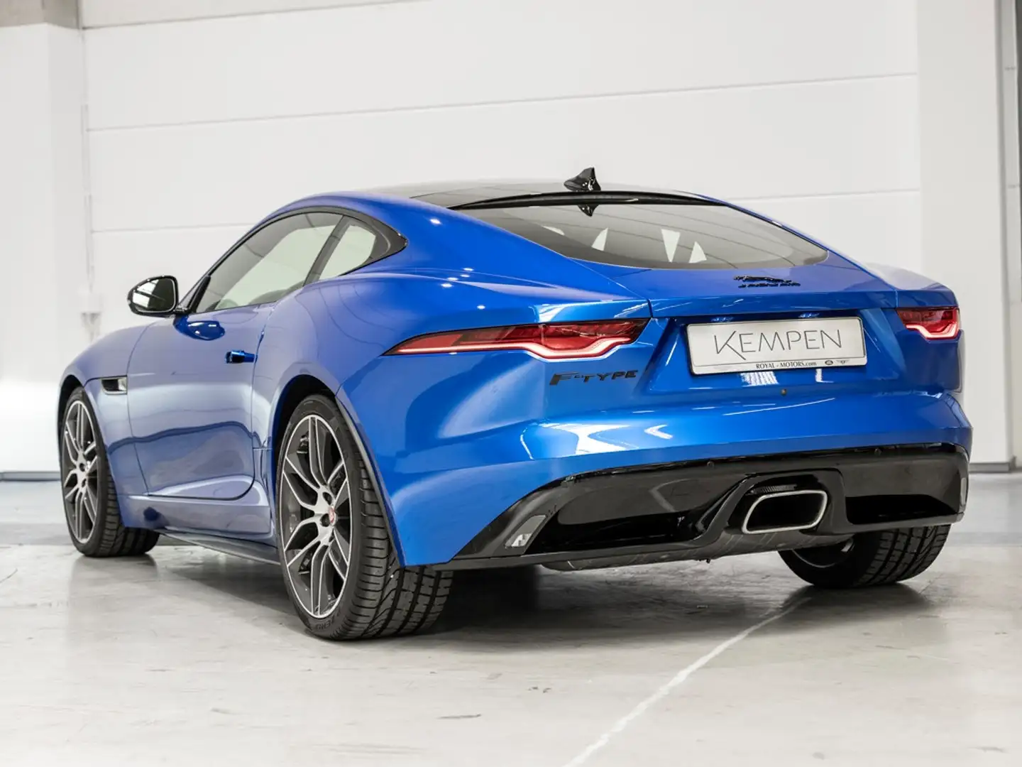 Jaguar F-Type P300 R-Dynamic Coupe Panoramadach Blauw - 2