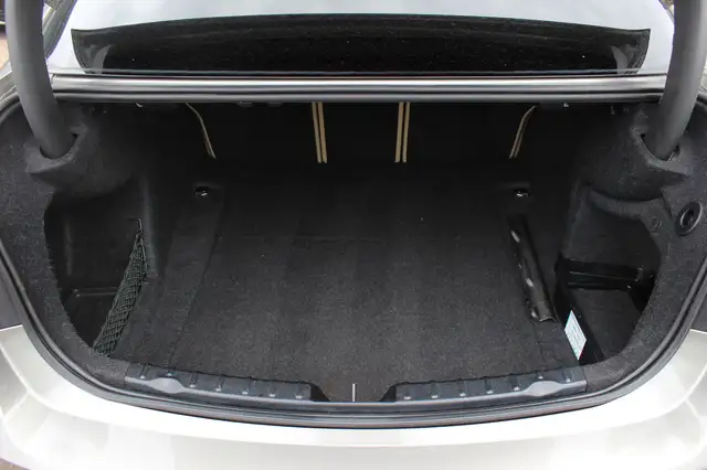 BMW 3 Series view 16