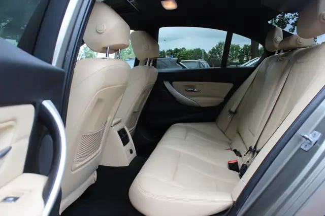 BMW 3 Series view 11