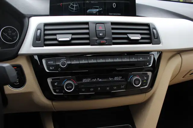 BMW 3 Series view 27