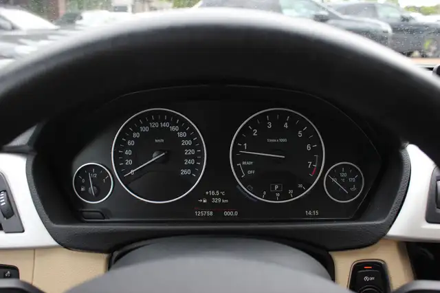 BMW 3 Series view 18