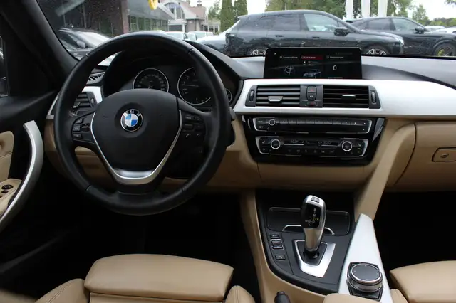 BMW 3 Series view 9