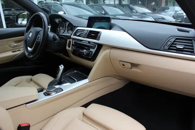 BMW 3 Series view 13