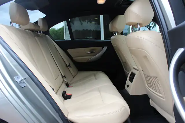BMW 3 Series view 12