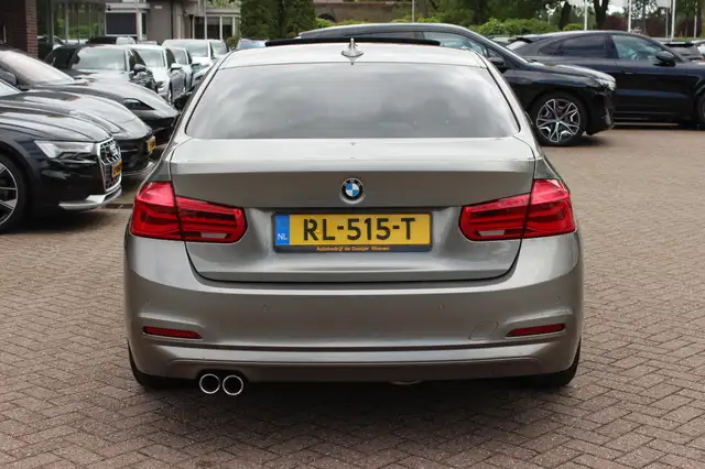 BMW 3 Series view 15