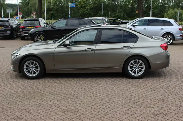 BMW 3 Series view 7