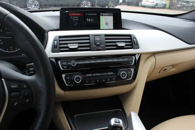 BMW 3 Series view 19