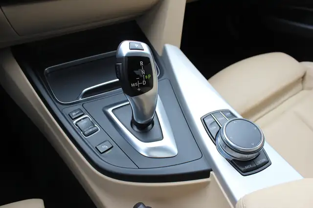 BMW 3 Series view 28