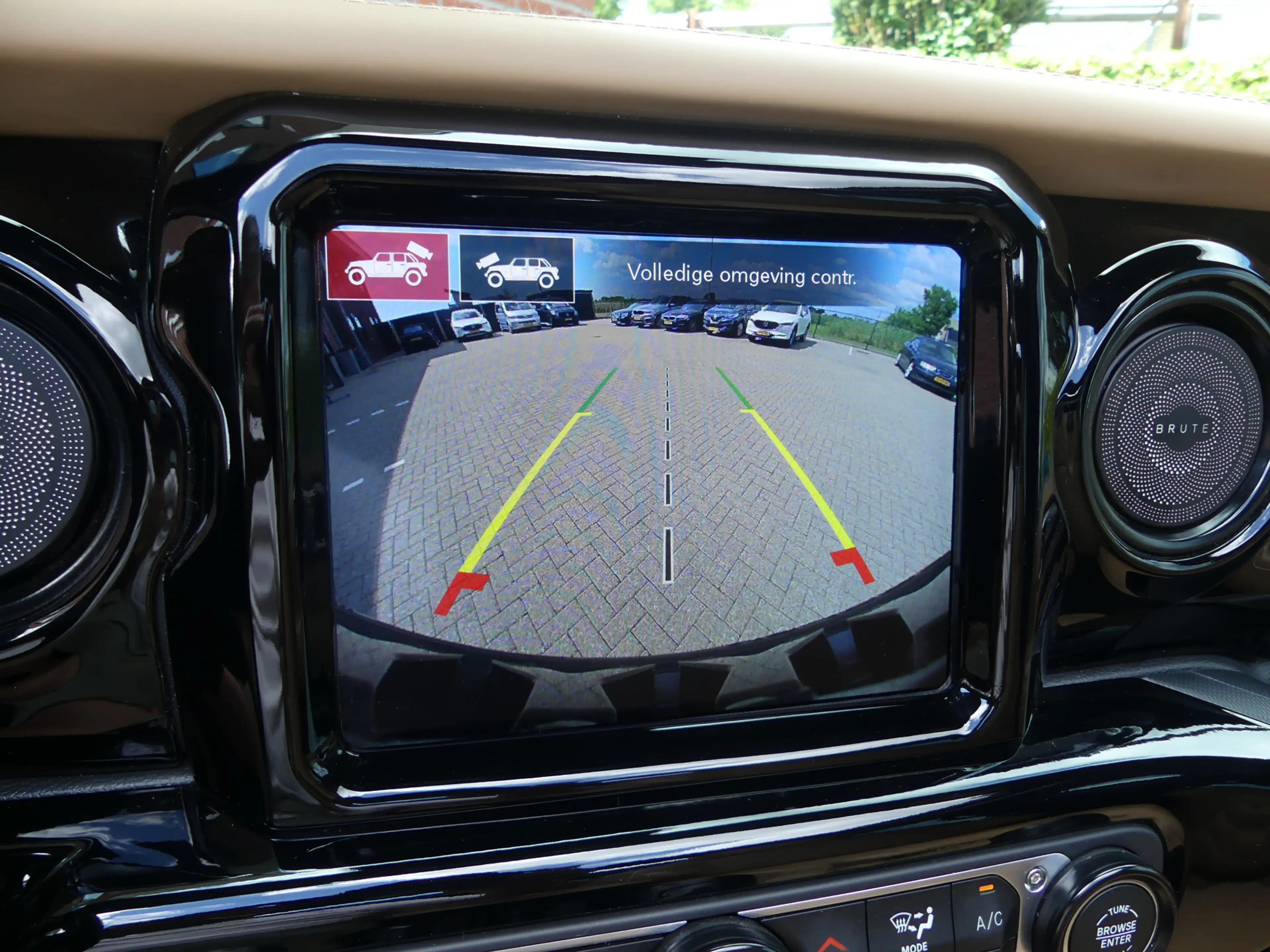 Jeep Wrangler Unlimited 4xe 380 BRUTE — photo 18