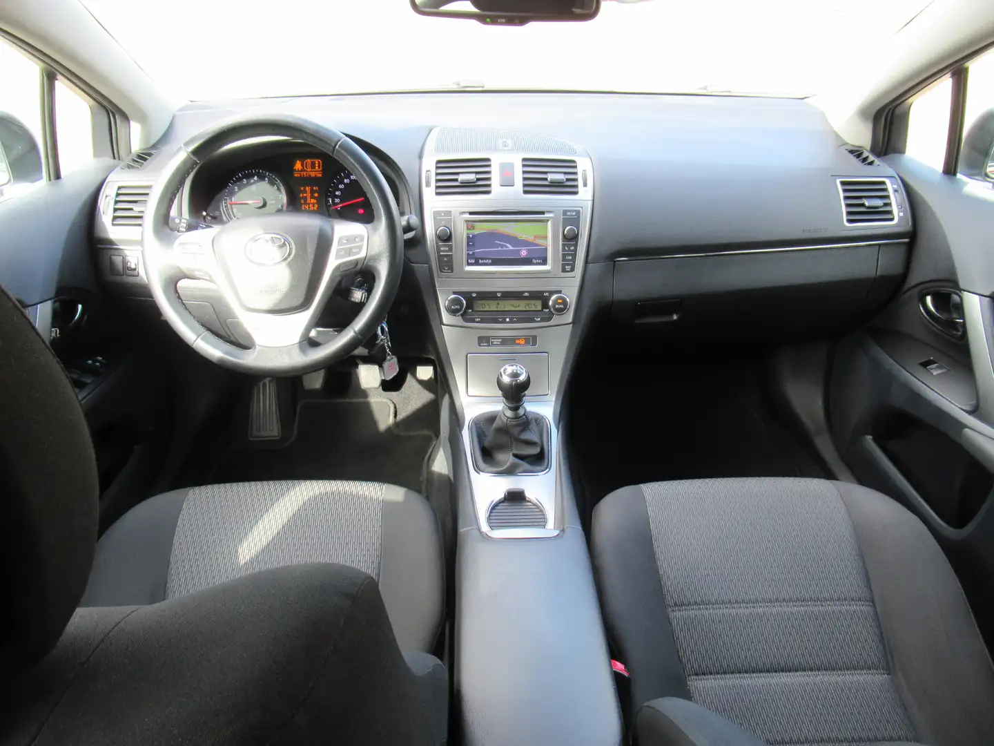 Toyota Avensis 1.6 VVTi Comfort Gris - 2