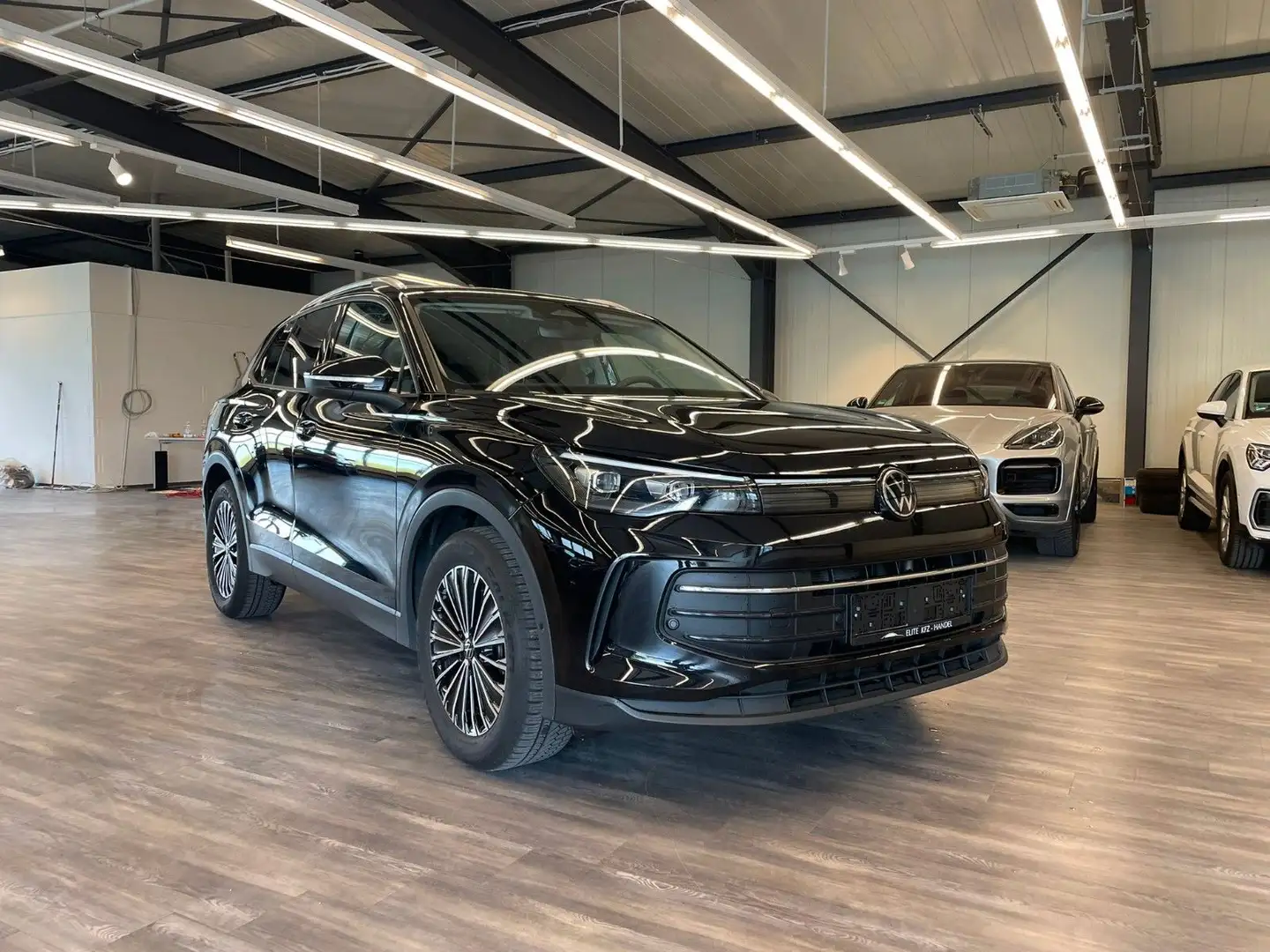 Volkswagen Tiguan 1.5 eTSI Life Virtual Kamera AHK ACC LED Schwarz - 2
