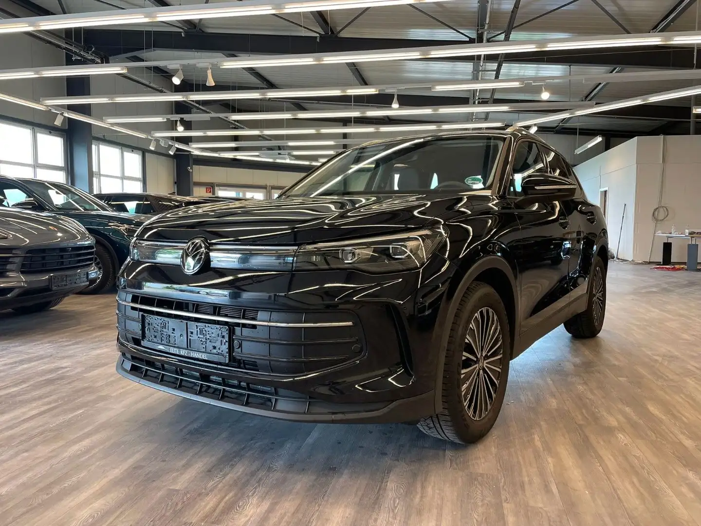Volkswagen Tiguan 1.5 eTSI Life Virtual Kamera AHK ACC LED Schwarz - 1
