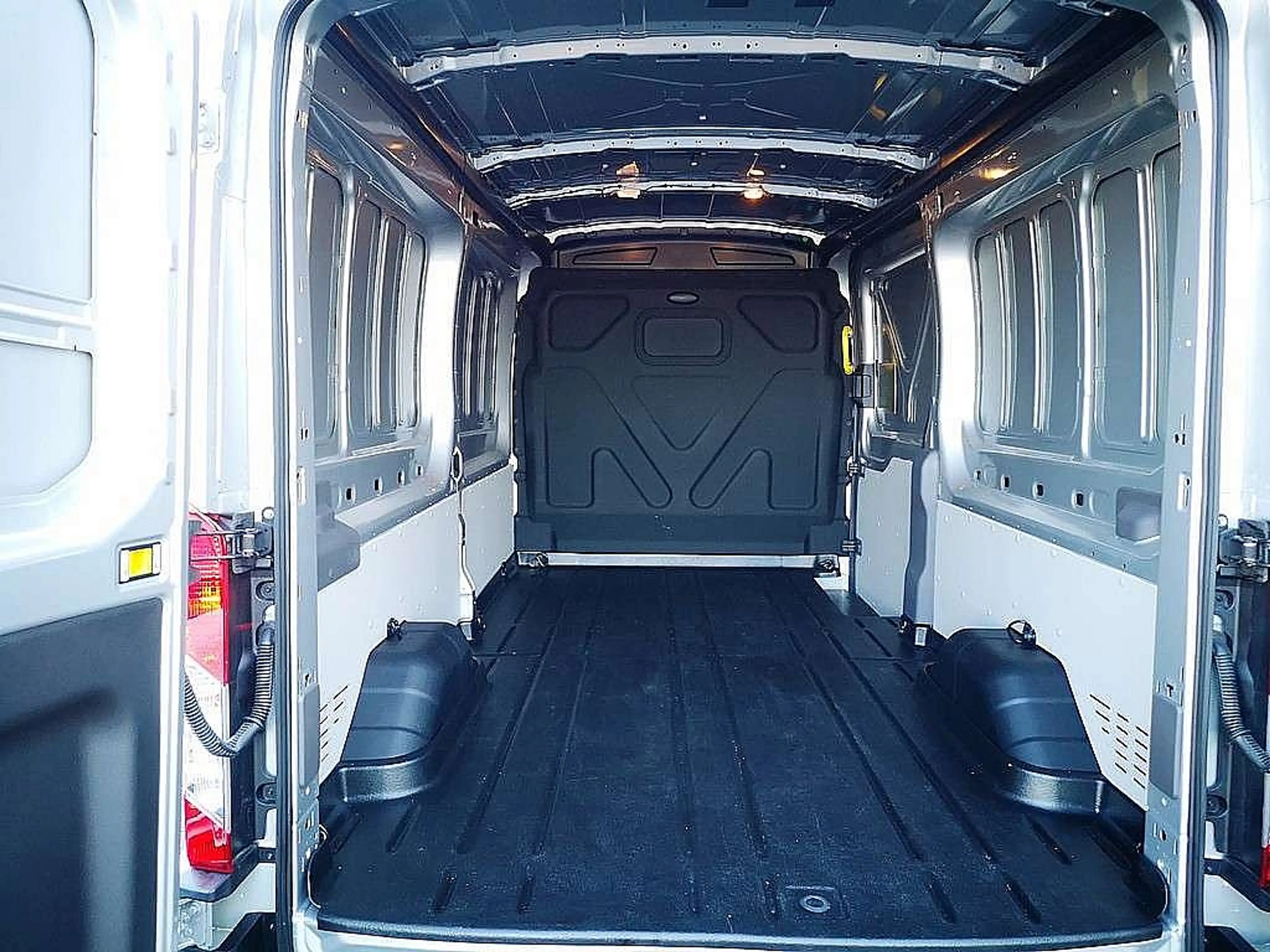 Ford E-Transit E-Transit Kasten 67kWh/135kW L3H2 350 Trend — photo 6