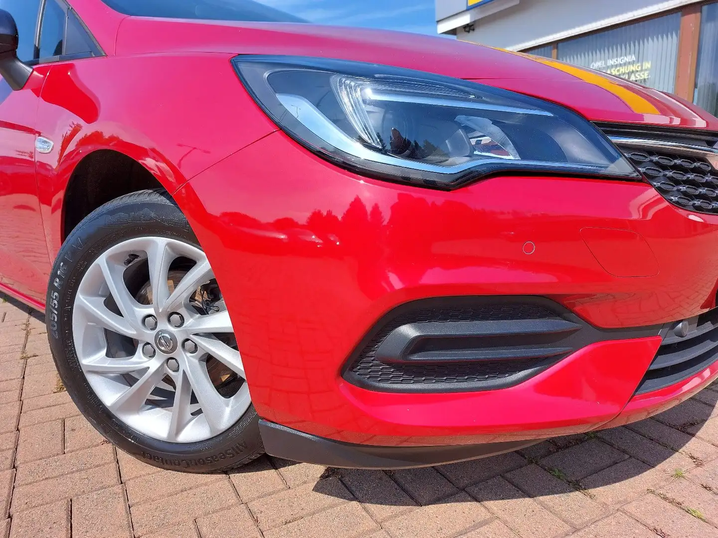 Opel Astra in rot und metallic rot gebraucht kaufen bei heycar