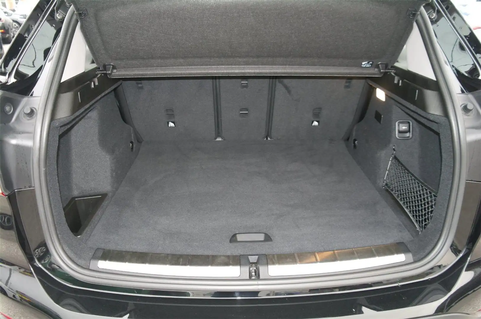 BMW X1 xDrive25e Zwart - 2