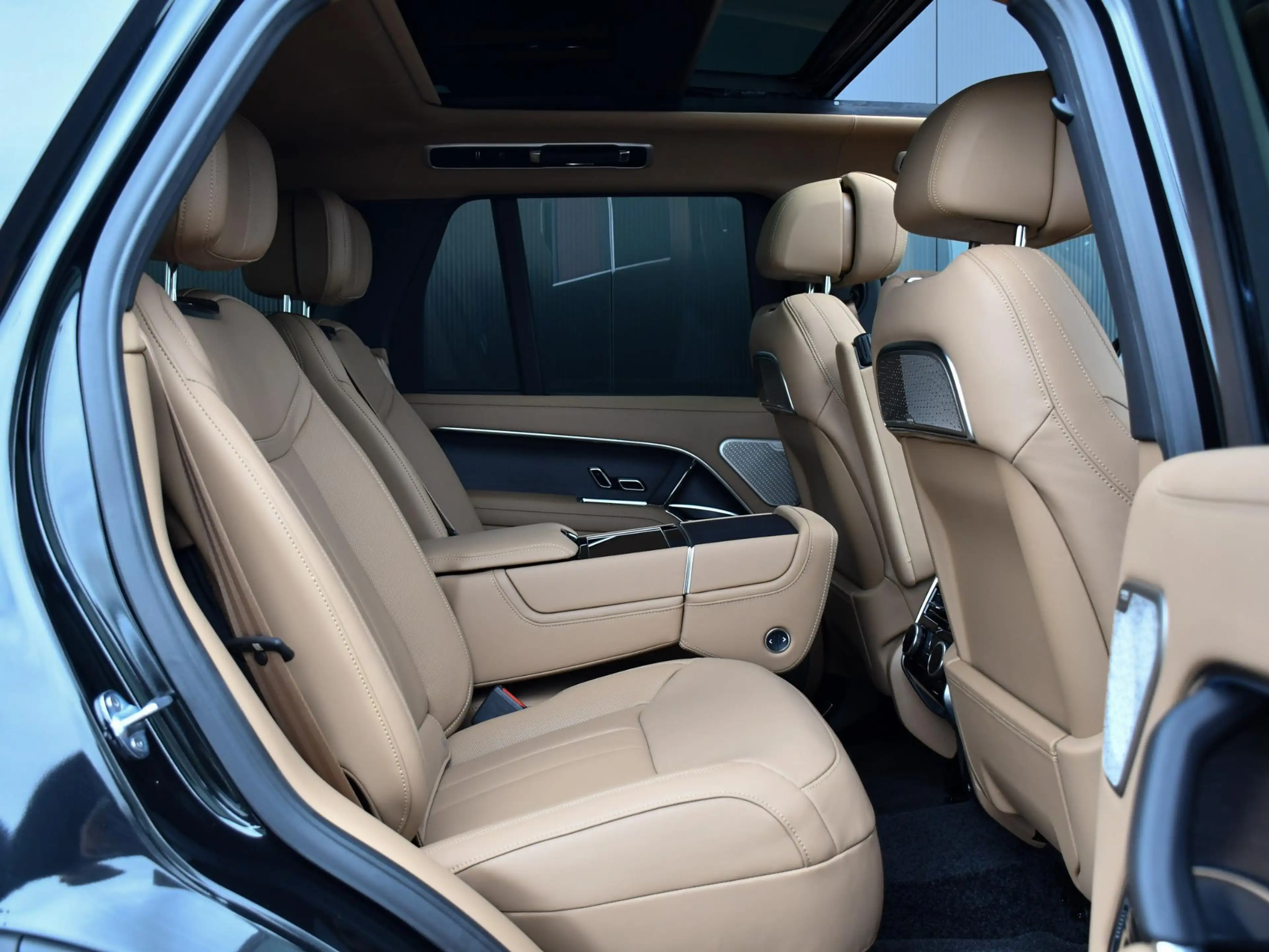 Land Rover Range Rover 3.0 P550e Autobiography PHEV l Massage l Schuif-/k — photo 9