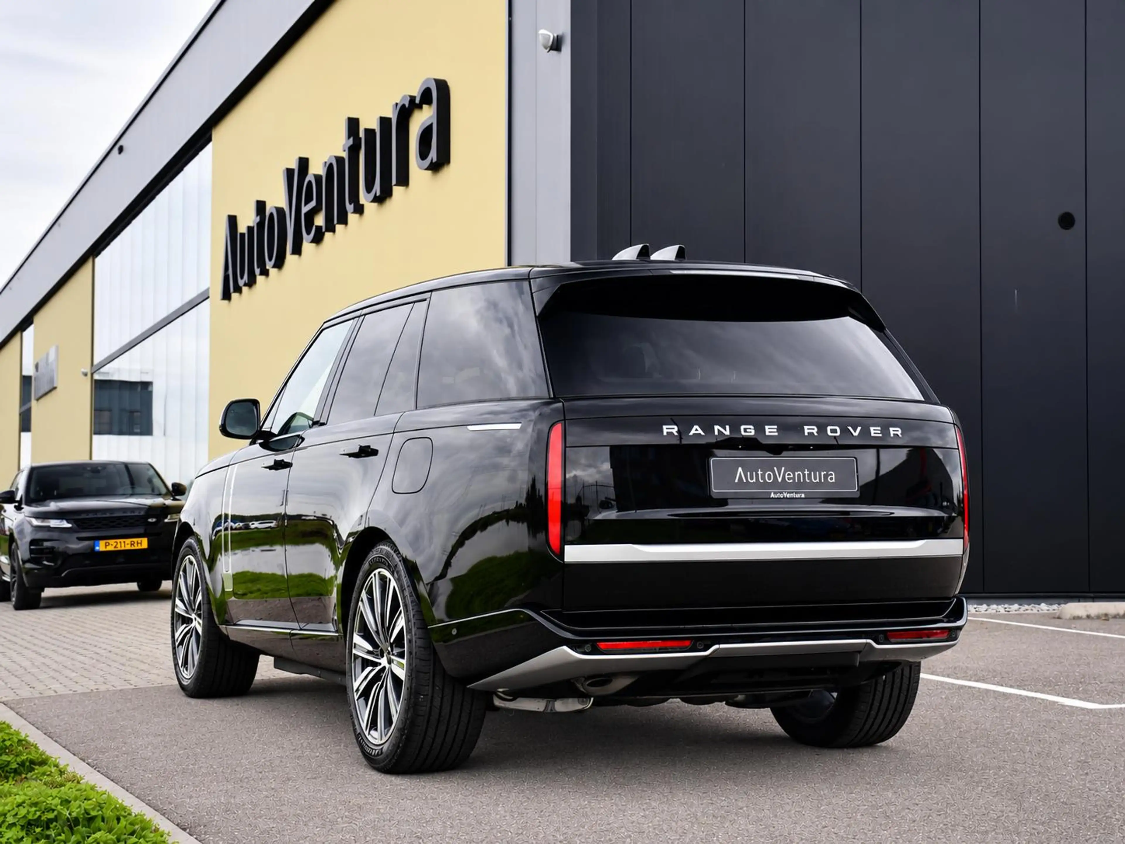 Land Rover Range Rover 3.0 P550e Autobiography PHEV l Massage l Schuif-/k — photo 4