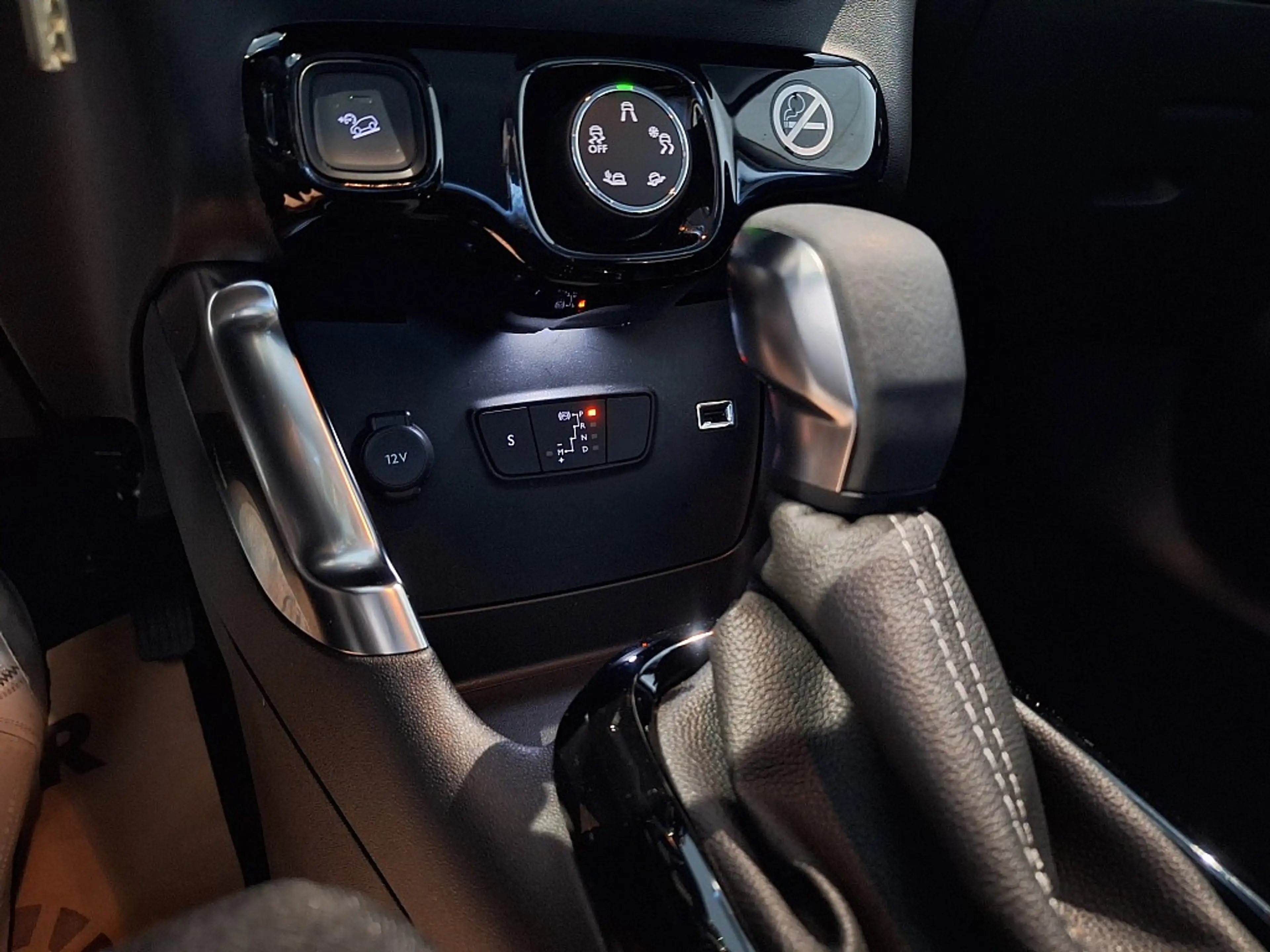 Citroen C3 Aircross PureTech130 S&S EAT6 Plus — photo 12