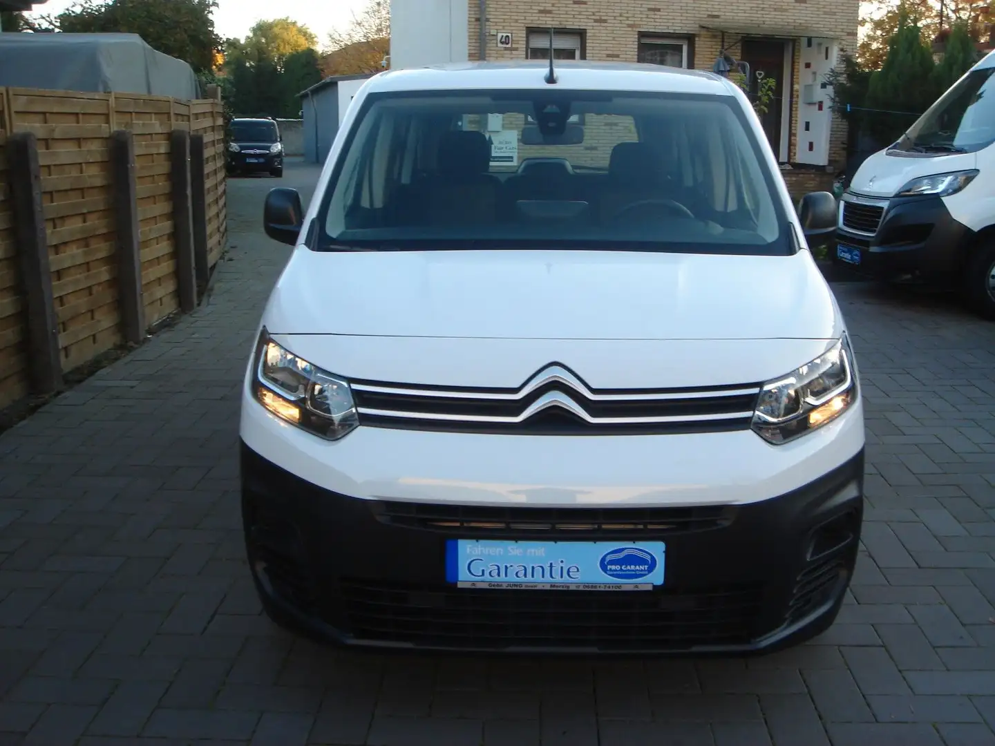 Citroen Berlingo BERLINGO PURE TECH XL 1,2 TURBO+NAVI+AHK+5 SITZE Weiß - 2