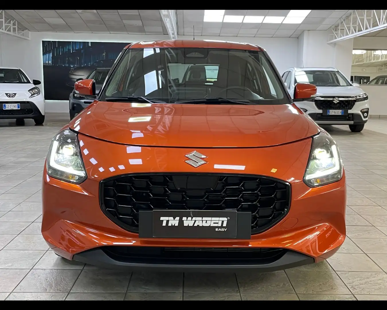 Suzuki Swift HYBRID 1.2 TOP 84CV 2024 Arancione - 2