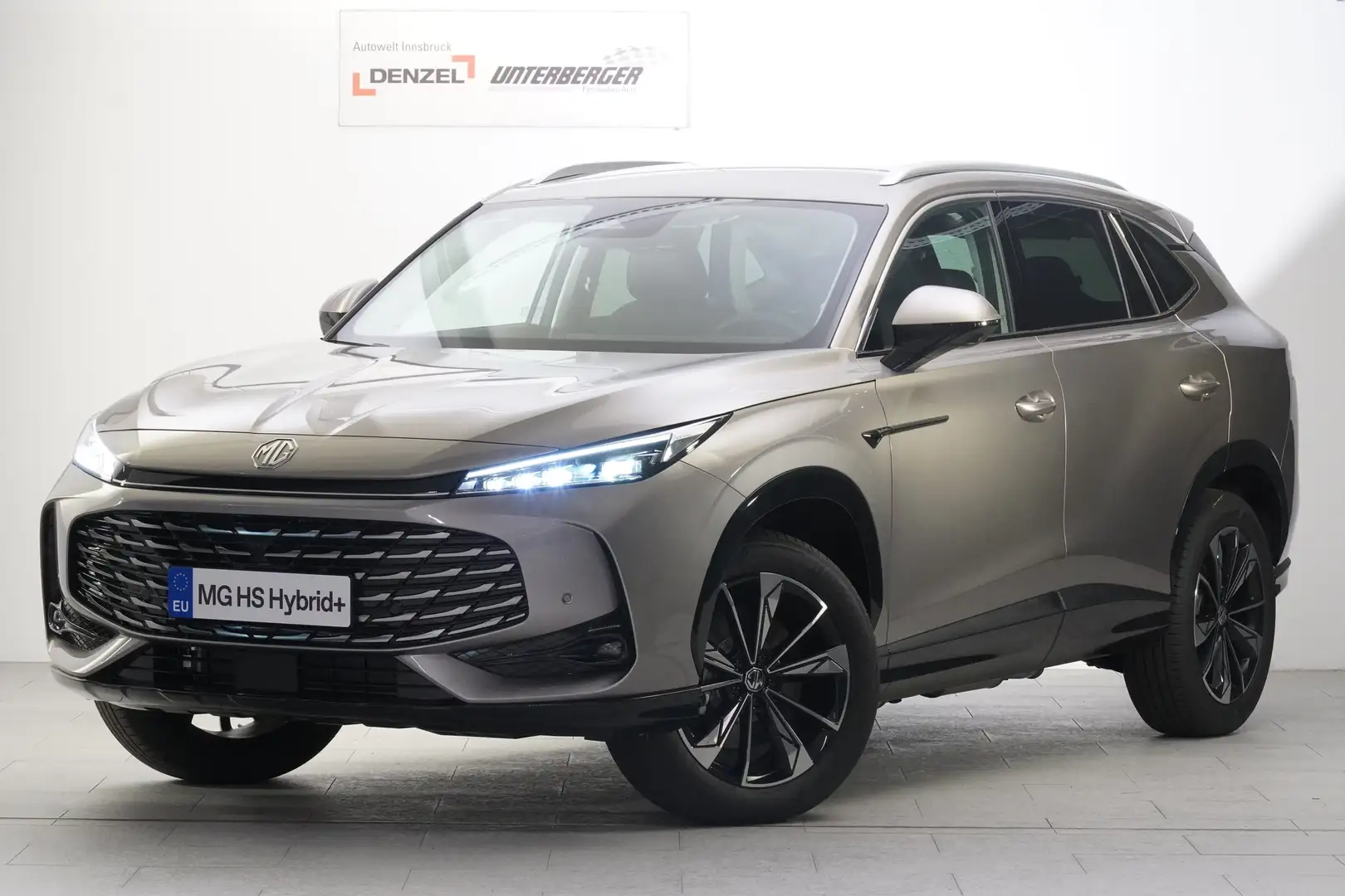 MG HS PHEV+ Luxury Lenkradhzg. 25.5 Silber - 1
