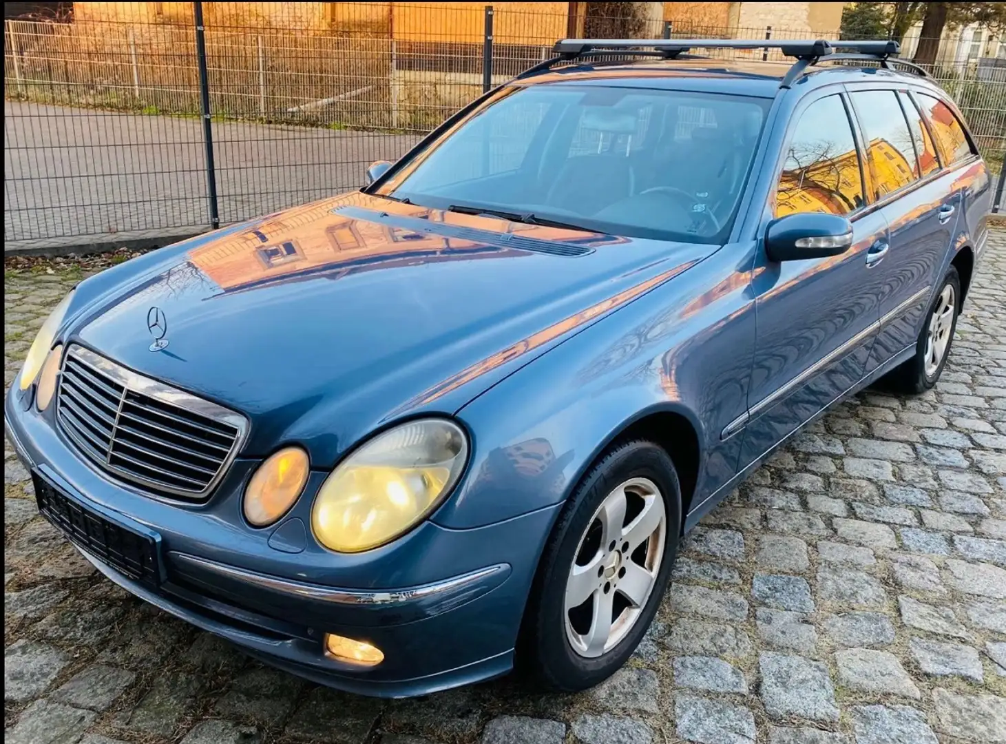 Mercedes-Benz 240 Blau - 1