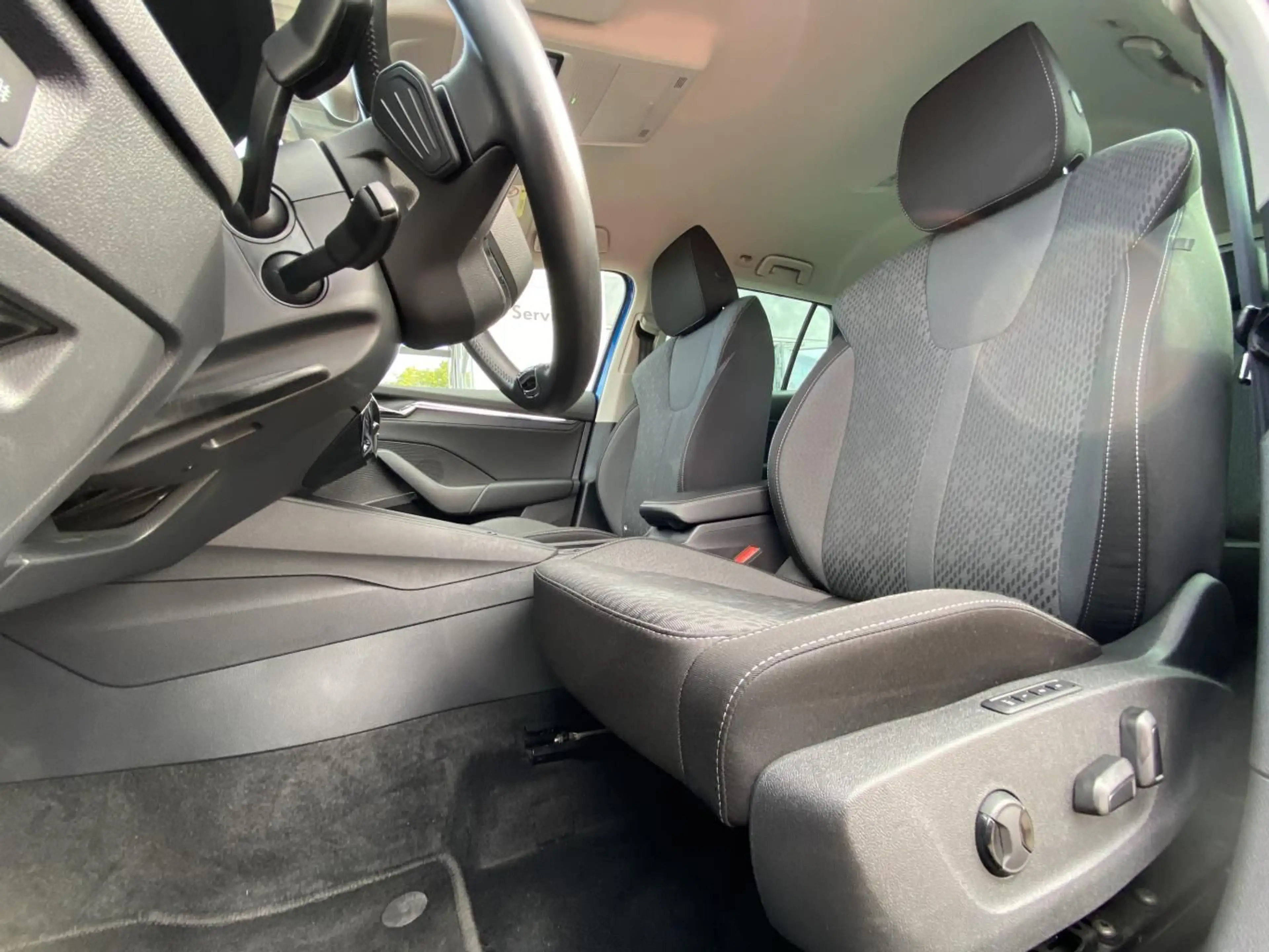 Skoda Octavia Combi 2.0 TDI DSG Style AHK+HEAD-UP+SMAR — photo 9