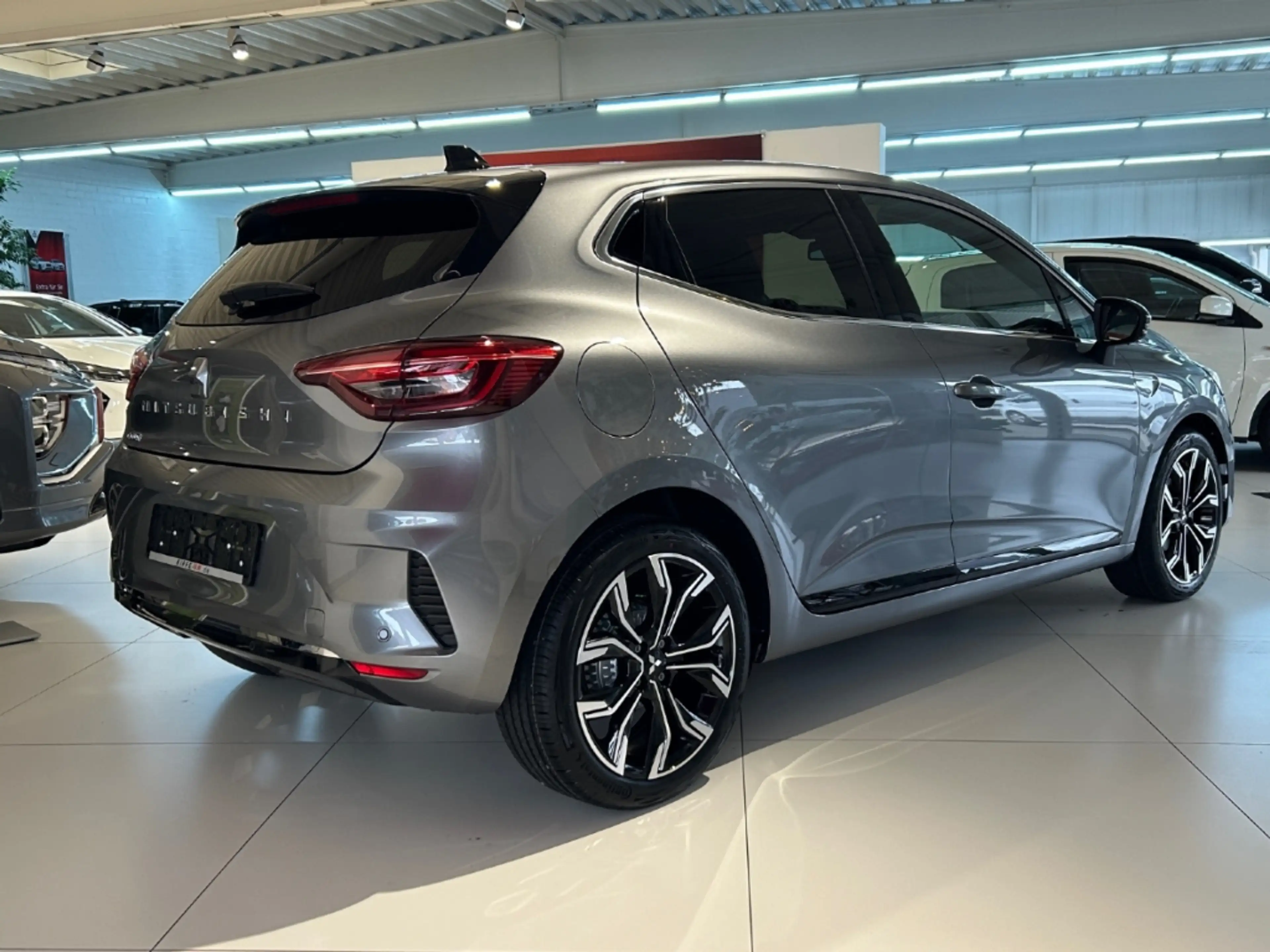 Mitsubishi Colt Select 1.0 Navi LED Kamera Sitzh Keyless DAB — photo 3