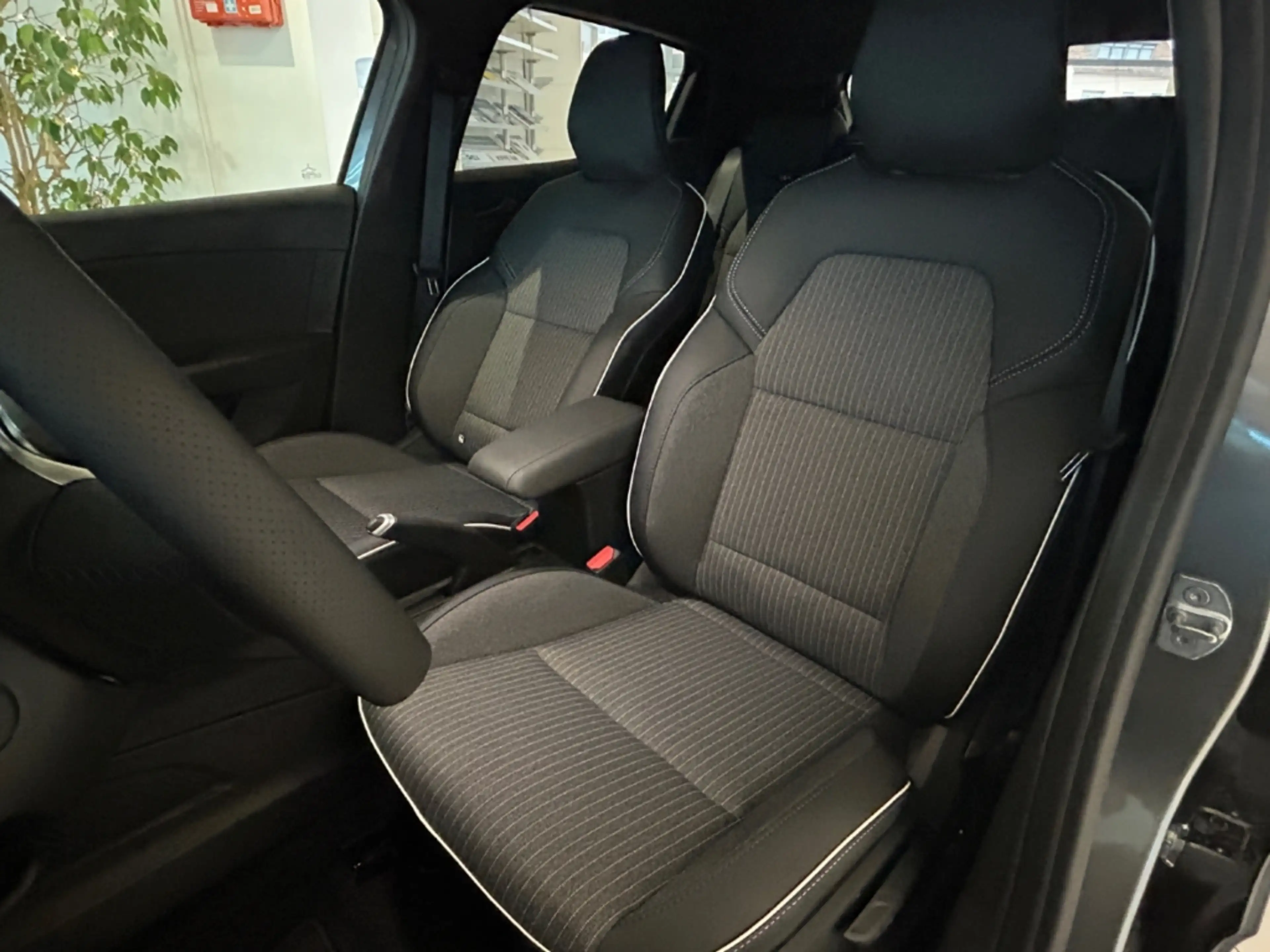 Mitsubishi Colt Select 1.0 Navi LED Kamera Sitzh Keyless DAB — photo 4
