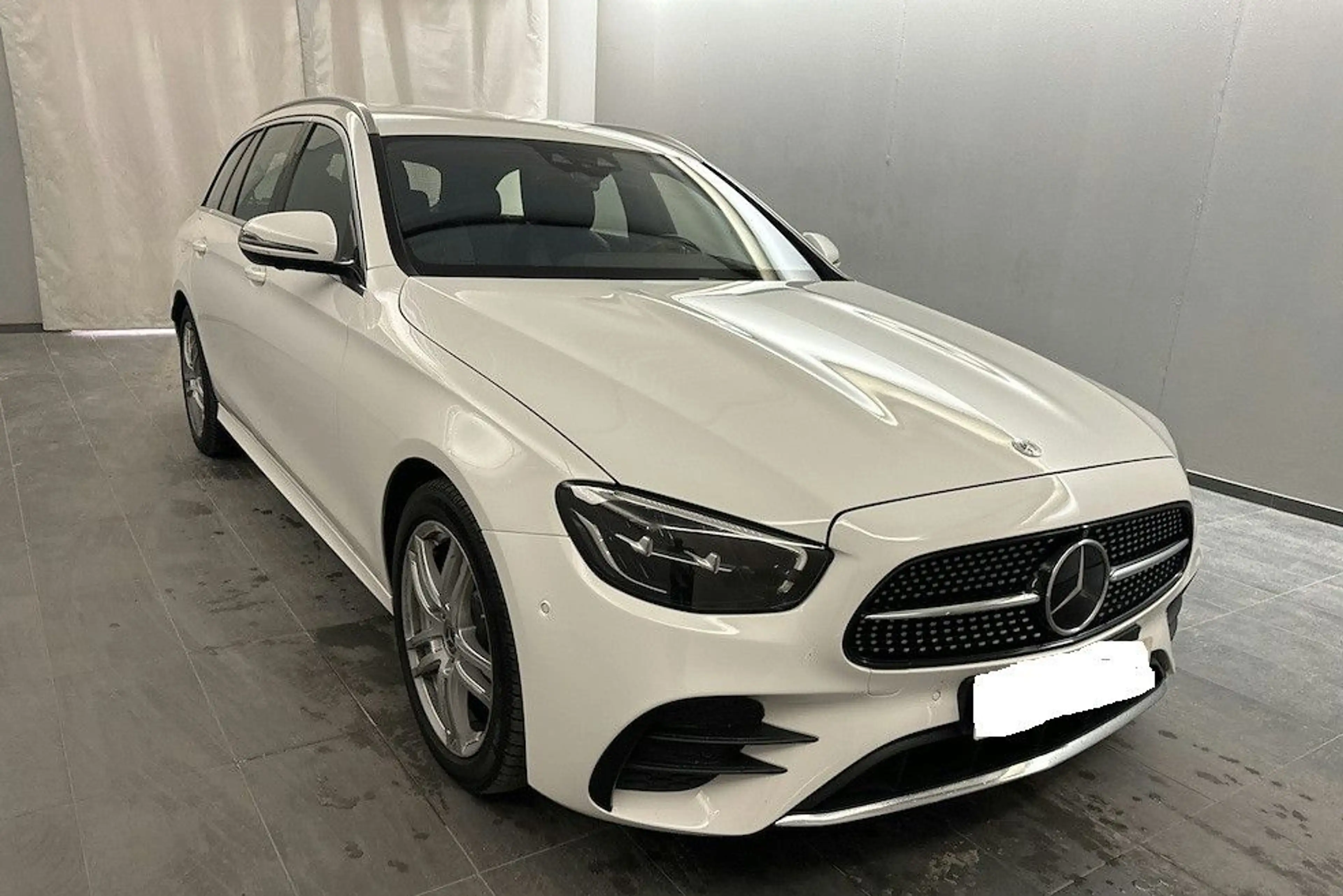 Mercedes-Benz E 220 d T 4Matic AMG-Line AHK 360° Kamera — photo 3